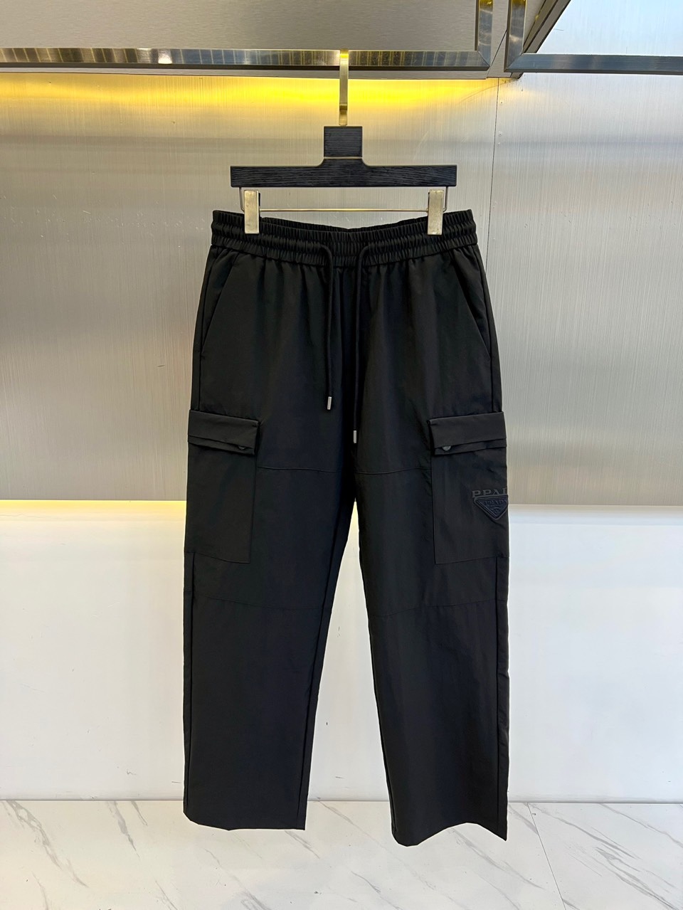 Prada 25AW Series: Wrinkle-Resistant Pants for Casual Style and Comfort - 图片 1