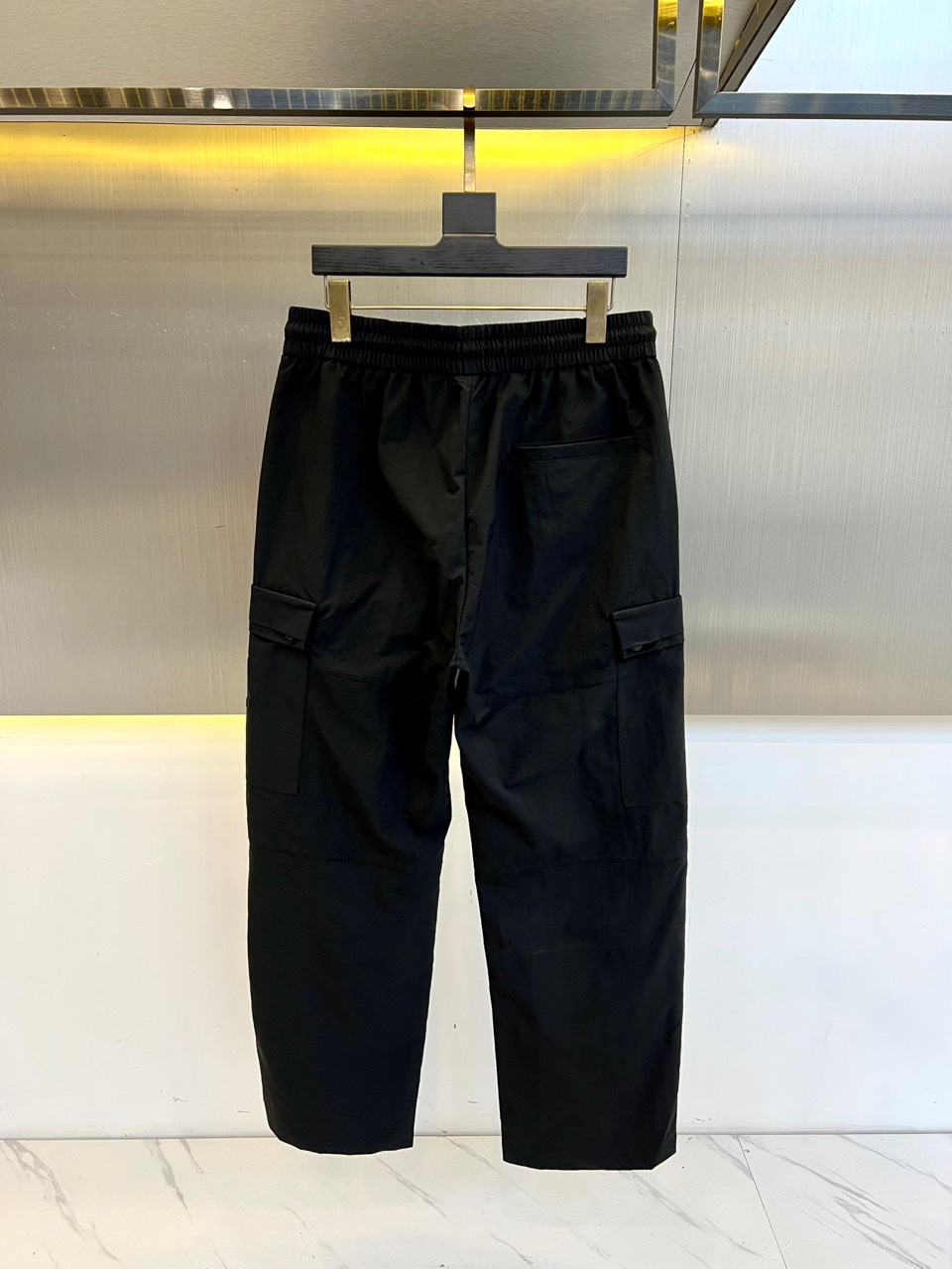 Prada 25AW Series: Wrinkle-Resistant Pants for Casual Style and Comfort - 图片 5