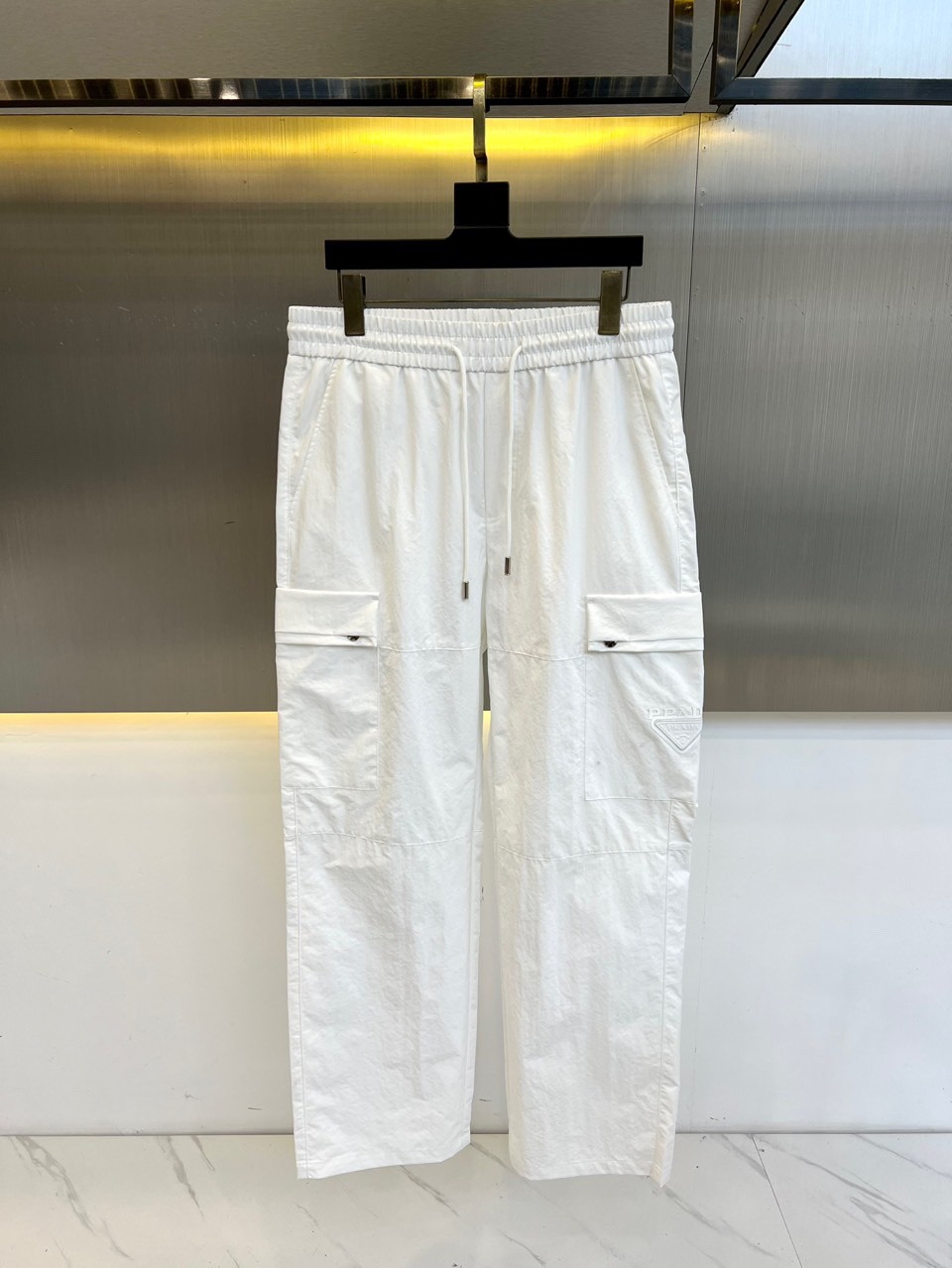 Prada 25AW Series: Wrinkle-Resistant Pants for Casual Style and Comfort - 图片 1