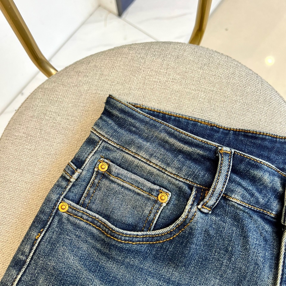 Men’s Classic Blue Cotton Jeans: 2025 Spring/Summer Collection with Embroidery Details - 图片 5
