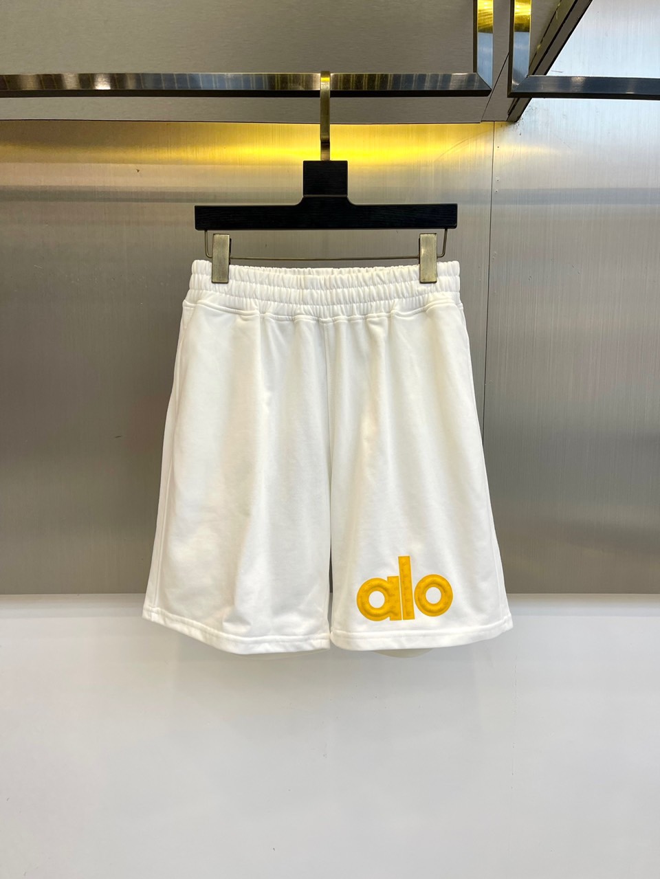 NO:488832,ao, 25s new summer casual shorts!  Drawstring style, classic logo design. Simple and high-end. Custom-made Egyptian cotton fabric with imported high-density cotton, light and breathable. Full of comfort. The original hardware is full of texture and strong high-end!  The overall vision is simple but not monotonous. It is full of high-end feeling!  The three-dimensional cutting craftsmanship is not picky!  S-2XL (please report waist size by ordering), shorts, alexander wang19860909ao、25s新款夏季休闲短裤！抽绳款、经典logo设计.简单高级.进口高密棉订制埃及棉面料,手感轻薄透气.舒适感满满.原厂五金质感满满.高级感强！整体视觉简单而不单调.满满高级感！立体裁剪工艺版型不挑人！S-2XL（下单请报腰围尺寸）,,shorts,alexander wang,Men's clothing