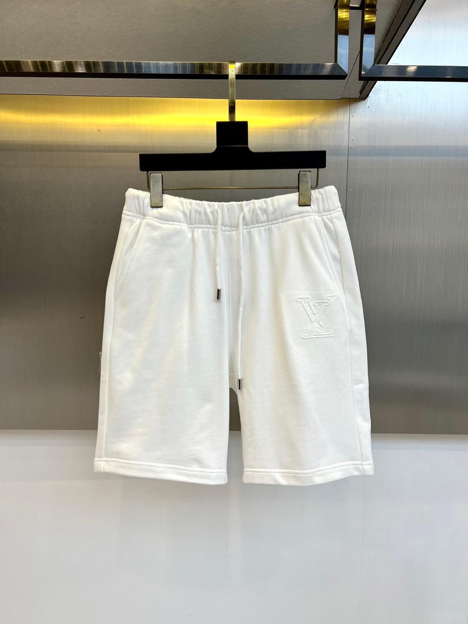 NO:488852,1v, 2025ss summer new product release shorts!  The imported high-density knitted pure cotton material is smooth and simple, skin-friendly and refreshing. The softness and comfort of the fabric are impeccable and highly recognizable. There will be no mistakes in the upper body, and the matching performance is undoubtedly the waist design, elastic elastic waist circumference modification!  Each piece of high-end craftsmanship determines success or failure!  Very good quality and a fashionable item!  48-56 (order information about height weight waist circumference), shorts, alexander wang198609091v、2025ss夏季新品发售短裤！甄选客供进口高密针织纯棉材质,平整简约,亲肤透爽.面料的柔软性舒适性也都是无可挑剔的、辨识度高,上身绝对不会出错,搭配性能更是毫无疑问,腰身设计松紧弹力腰围修饰！高端工艺每件决定成败！ 品质质感非常不错一款时尚单品！48-56（下单情报身高体重腰围）,,shorts,alexander wang,Men's clothing