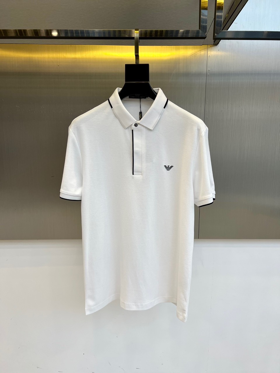 NO:488691,Armani and S classic iconic logo embellishments, classic fashion lapels, short-sleeved Polo shirts, trading company channel orders, simple and elegant, fashionable and versatile, and the quality is even more unstriking!  Use imported custom-woven pure cotton bead mesh fabric, which is soft, straight, stylish, breathable and comfortable. The upper body has a good drooping feeling and is not easy to deform! It is even less likely to fade! A clean and refreshing basic POLO shirt style, a small and crisp pointed collar, stylish and fashionable, perfectly combining casual and business!  Fashionable and versatile!  M-4XL (model 173, 143 catties upper body L size), Armani, T-shirt, alexander wang19860909阿玛尼、s经典标志性Logo点缀元素 经典时尚翻领 Polo衫短袖 ,贸易公司渠道订单,简约大气,时尚百搭,品相更是无法挑剔！选用客供进口定织纯棉珠地网眼面料,柔软挺阔有型、透气舒适.上身垂感好,不易变形!更不易褪色!干净清爽的基础 POLO衫版型,小巧而挺括的尖领有型又时尚,休闲与商务完美结合！时尚百搭！M-4XL（模特173,143斤上身L码）,,armani,T-shirt,alexander wang,Men's clothing