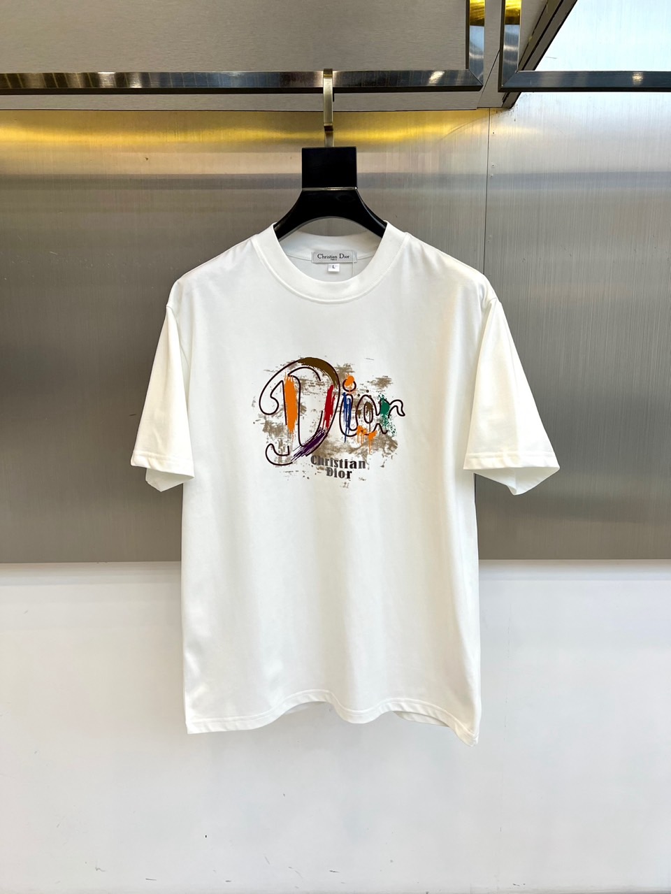 NO:494227,Dior, new men's short-sleeved T-shirt, 32 pieces imported from customers/tight cotton double yarn 255g heavy fine sulfur cotton, the fabric is smooth and delicate and has a texture, and the comfort and breathability of the body are very superior. It is comfortable and not stuffy and hot, allowing you to experience the ultimate wearing experience!  The details are extremely perfect, impeccable, the upper body effect is excellent, very eye-catching, and the return rate is unquestionable. The excellent item in the closet that improves vision is very handsome whether it is worn inside or alone!  48-56 (please report height and weight by placing an order),,dior,T-shirt,tees,t-shirt,alexander wang19860909Dior、新款男短袖T恤,选用客供进口32支/紧密棉双纱255g重精硫棉材质,面料织纹平顺细腻且富有质感,着身的舒爽和透气吸湿性都非常的优越,贴肤舒适无闷热感,让你体验到极致享受的穿着体验！细节极致完美,无可挑剔,上身效果非常出色,非常招眼吸睛,回头率毋庸置疑,衣橱里改良视觉的绝佳单品,无论内搭还是单穿都爆帅十足！48-56（下单请报身高体重）,,dior,T-shirt,tees，t-shirt,alexander wang,Men's clothing