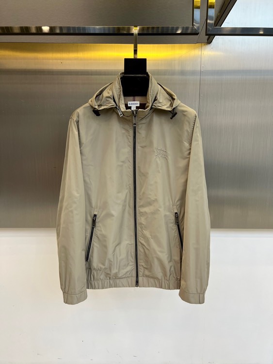 NO:510040,Mainly recommended Burberry, FW autumn and winter men's hooded jackets, men's jackets, casual and daily wear items!  The upper body modifies the body and perfectly combines fashion aesthetics with the concept of new urban business and leisure. The Italian minimalist, capable and outdoor functional style are the ultimate interpretation, both solemn and harmonious, creating a unique styling item. The overall outline tends to be simple, with a rather unique and elegant detail treatment, enriching the overall vision. The wardrobe business and leisure are excellent and high attendance rate!  It is hard to come by!  48-56 (please report height and weight by placing an order), burberry, burberry, jackets & coats, jackets & coats, hats, alexander wang19860909主推 Bur巴宝莉、FW秋冬男士连帽夹克男装外套,休闲日常穿搭单品！上身修饰身形、将时装美学和新都市商务休闲概念完美融合,通体将意式的极简、干练和户外功能性风格极致诠释,亦庄亦谐,塑造出别具一格的造型单品,整体轮廓趋于简约风格,颇为个性且雅痞的细节处理,丰富了整体视觉.衣橱商务休闲绝佳的高出勤率！可遇而不可求！48-56（下单请报身高体重）,,burberry,burberry,jackets & coats,jackets & coats,hats,alexander wang,Men's clothing