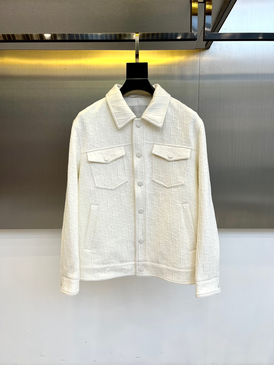 NO:519765,The main recommendation is Dio, 2025 autumn and winter. Full-quality order, customized knitted jacquard men's stand-collar casual jacket, using proportion and jacquard texture to present a design sense. The classic logo design interprets the classic logo pattern, injecting vitality and vitality into this jacket through knitted piping. The slightly loose fitting is inserted on both sides. The upper body is fashionable and stylish. The first-line factory made. Quality assurance. The fabric is customized jacquard fabric. The upper body is comfortable and stylish. It has a very detailed feeling. The classic style is not easy to get out of date!  48-56 (model 173, 143 catties upper body 50 sizes), dior, dior, jackets & coats, jackets & coats, alexander wang19860909主推 Dio迪奥、2025秋冬 全品相订单,订制针织提花男士立领休闲夹克外套 运用比例和提花纹理质感呈现设计感.经典标志设计诠释经典logo图案,通过针织滚边为这款夹克注入盎然的生机与活力. 略微宽松的版型两侧插袋 上身时尚有型 一线工厂制 品质保证 面料采用订制提花面料 上身舒适有型 又很有细节感全品相 不易过时的经典款！48-56（模特173,143斤上身50码）,,dior,dior,jackets & coats,jackets & coats,alexander wang,Men's clothing