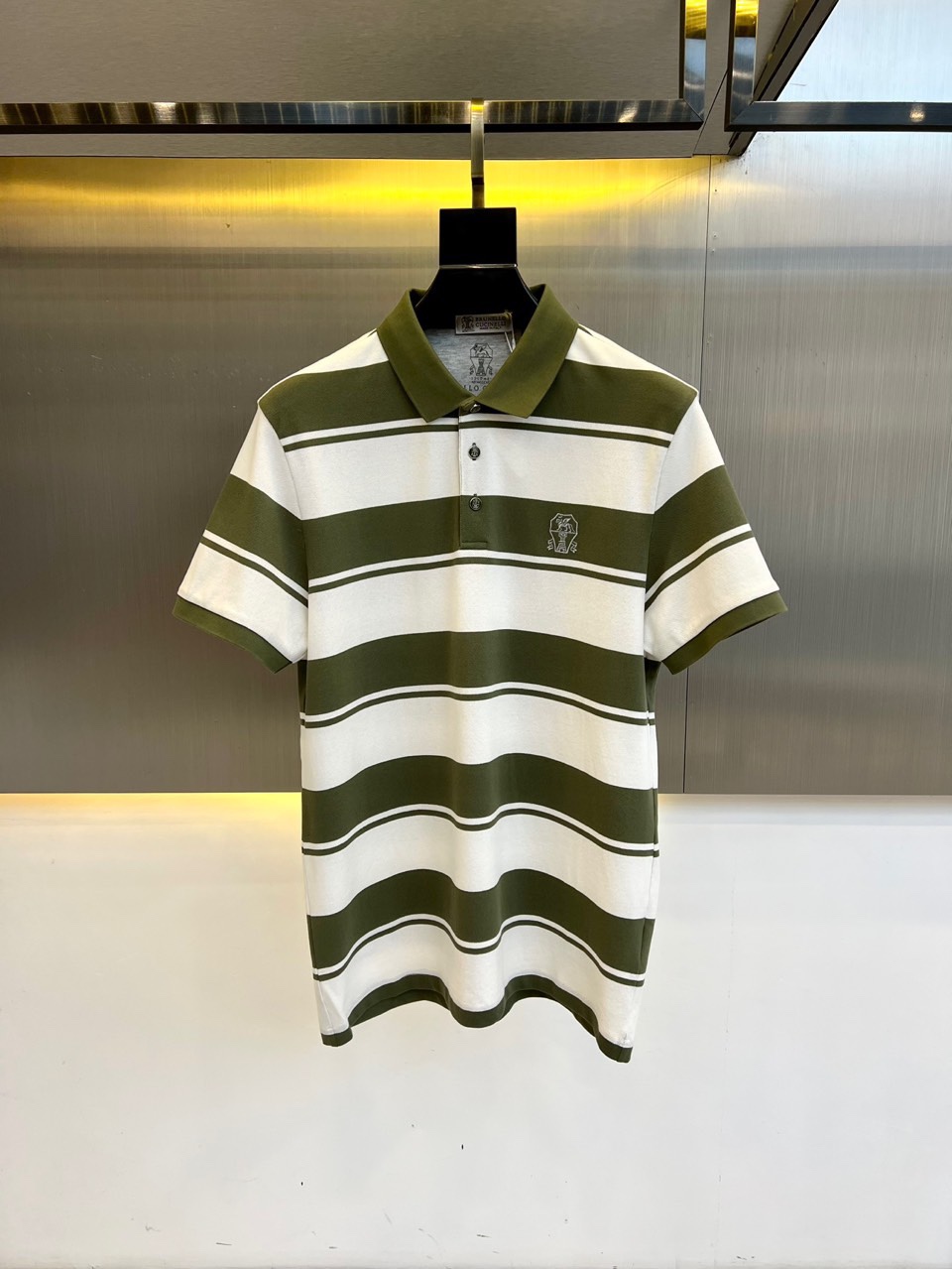 NO:496648,nBC, ss spring and summer new products, men's striped lapel short-sleeved POLO shirt, selected customized blended marbled floor cotton fabric, light and thin, with the moisture absorption and moisture conductivity of cotton, smooth and drape of mulberry silk, good gloss, heavy industry embroidery logo logo, carefully interpreting the brand classics, creating a generous visual sense, and fully exerting the structural details!  Combined standard cut, super positive style. It can be business and casual!  M-4XL (model 173, 143 catties upper body L size), T-shirt, alexander wang19860909nBC、ss春夏新品,男士条纹设计翻领短袖POLO衫,甄选客供定制混纺丝光珠地棉面料,轻薄既具备棉的吸湿性导湿性又有桑蚕丝的爽滑悬垂飘逸,光泽度好,重工刺绣logo标识,精心诠释品牌经典,打造大方视感,结构细节充分发挥！合体标准裁剪,版型超正.可商务可休闲！M-4XL（模特173,143斤上身L码）,,T-shirt,alexander wang,Men's clothing