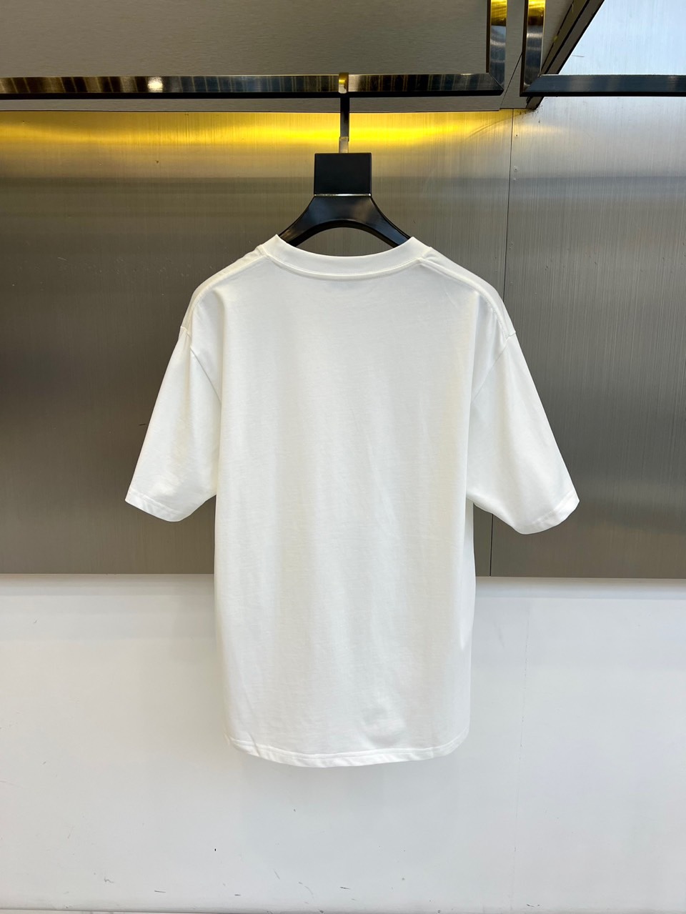 “2025 Miumiu Men’s Short-Sleeve T-Shirts: Custom Fabric, Comfort, Quality – Review” - 图片 7