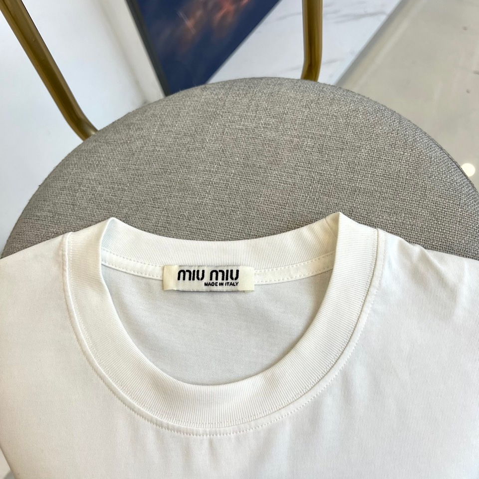 “2025 Miumiu Men’s Short-Sleeve T-Shirts: Custom Fabric, Comfort, Quality – Review” - 图片 3