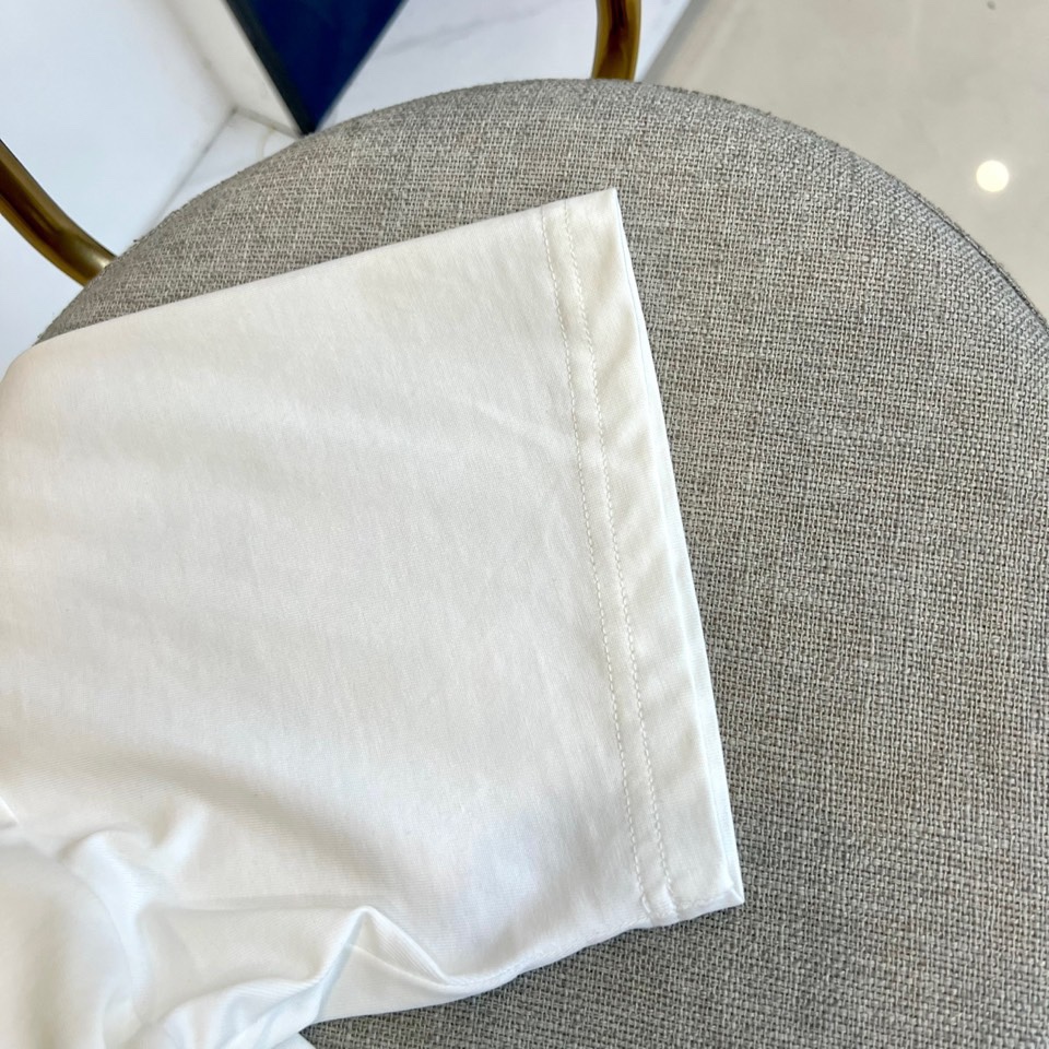 “2025 Miumiu Men’s Short-Sleeve T-Shirts: Custom Fabric, Comfort, Quality – Review” - 图片 5