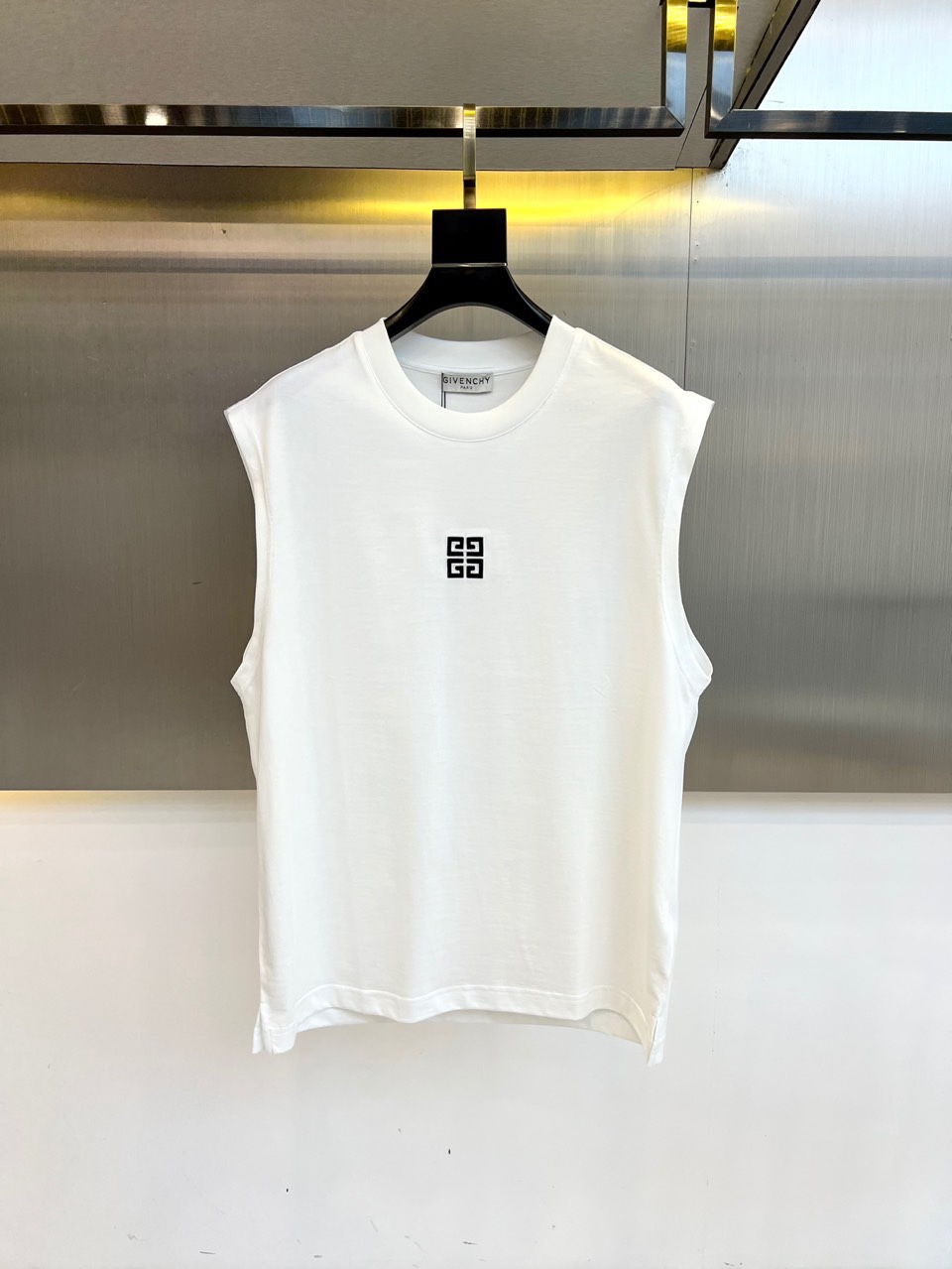 NO:500793,Given Givenchy, 25s summer new vest, chest brand logo classic and fashionable, and elegant temperament stands!  Such a fashionable and high-end feel!  The careful design shows the superb cutting and craftsmanship. It is really full of design sense everywhere!  Wearing alone in summer is a very good choice!  As a brand that pursues the sense of design and cutting craftsmanship, the materials used will never disappoint!  This model uses a 340G pure cotton fine cotton double yarn 1*1 Rowan shirt body, the cloth is full, soft and skin-friendly. The casual style is not picky about the figure, fashionable and versatile, showing the comfort of this design is unparalleled, more atmospheric and simple. It is a very comfortable piece in summer. A classic style that can be worn every day!  48-56 (model 173, 143 catties upper body 50 sizes), given 1, given 1, given 1, given 1, given 1, given 1, given 1, given 1, given 1, given 1, given 1, given 1, given 1, given 1, given 1, given 1, given 1, given 1, given 1, given 1, given 1, given 1, given 1, given 1, given 1, given 1, given 1, given 1, given 1, given 1, given 1, given 1, given 1, given 1, given 1, given 1, given 1, given 1, given 1, given 1, given 1, given 1, given 1, given 1, given 1, given 1, given 1, given 1, given 1, given 1, given 1, given 1, given 1, given 1, given 1, given 1, given 119860909Given纪梵希、25s夏季新品背心,胸口品牌logo经典时尚,大方气质屹立！如此时尚高级感！小心机设计,尽情的展示了裁剪和工艺的高超.真的处处都充满了设计感！夏天单穿都是非常不错的不二之选！ 作为一个追求设计感和裁剪工艺的品牌,用料永远不会让人失望！本款采用340G纯棉精棉双纱1*1罗文衫身,布面棉质饱满柔软亲肤 休闲款不挑身材,时尚百搭,展现这种设计的舒适感是无与伦比的,更加的大气简约.夏日上身非常舒适的一件.每天都能穿的经典款式！48-56（模特173,143斤上身50码）,,givenchy,givenchy,alexander wang,Men's clothing