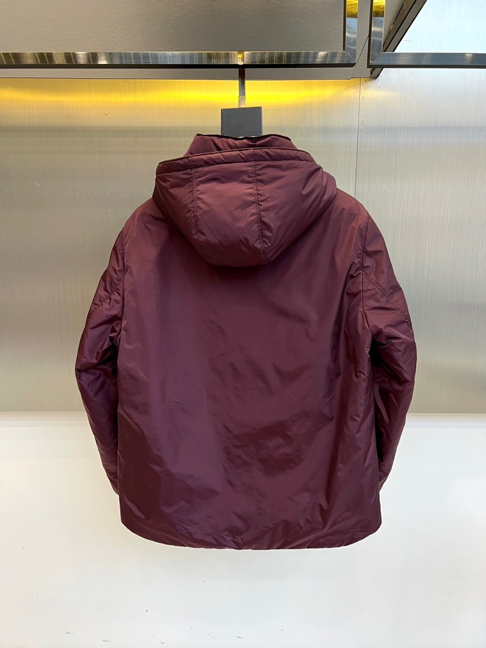 
Prada/普拉（鹅绒/配皮牛皮）、兜帽再生尼龙男士连帽Re-Nylon羽绒夹克外套  经典百搭连帽款