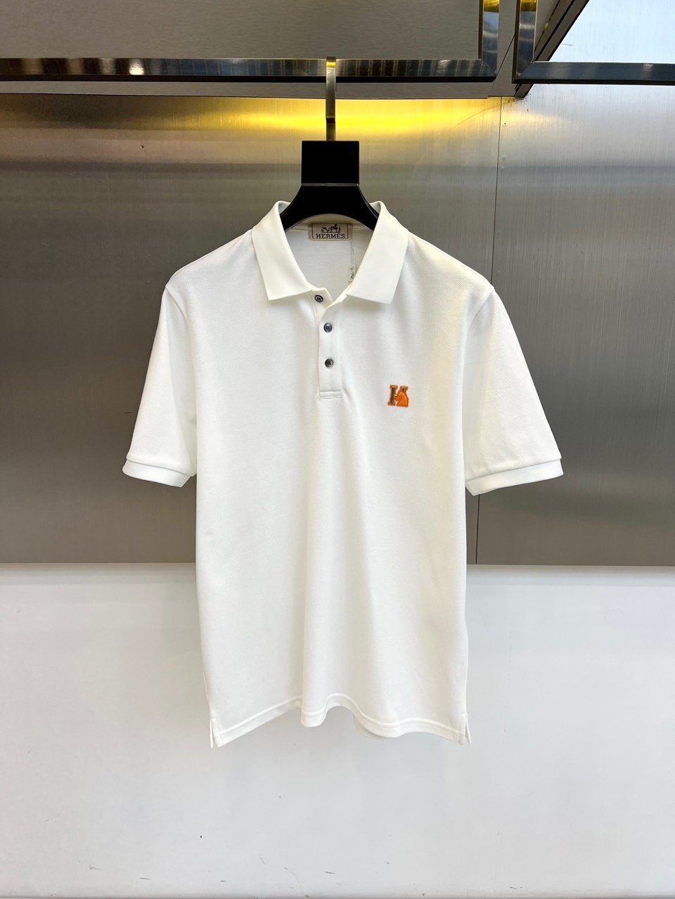 NO:503635,Hermes and S classic iconic logo embellishments, classic fashion lapels, short-sleeved Polo shirts, trading company channel orders, simple and elegant, fashionable and versatile, and the quality is even more unstriking!  Use imported custom-woven pure cotton bead mesh fabric, which is soft, straight, stylish, breathable and comfortable. The upper body has a good drooping feeling and is not easy to deform! It is even less likely to fade! A clean and refreshing basic POLO shirt style, a small and crisp pointed collar, stylish and fashionable, perfectly combining casual and business!  Fashionable and versatile!  48-56 (model 173, 143 catties upper body 50 sizes), hermes, T-shirt, alexander wang19860909爱马仕、s经典标志性Logo点缀元素 经典时尚翻领 Polo衫短袖 ,贸易公司渠道订单,简约大气,时尚百搭,品相更是无法挑剔！选用客供进口定织纯棉珠地网眼面料,柔软挺阔有型、透气舒适.上身垂感好,不易变形!更不易褪色!干净清爽的基础 POLO衫版型,小巧而挺括的尖领有型又时尚,休闲与商务完美结合！时尚百搭！48-56（模特173,143斤上身50码）,,hermes,T-shirt,alexander wang,Men's clothing
