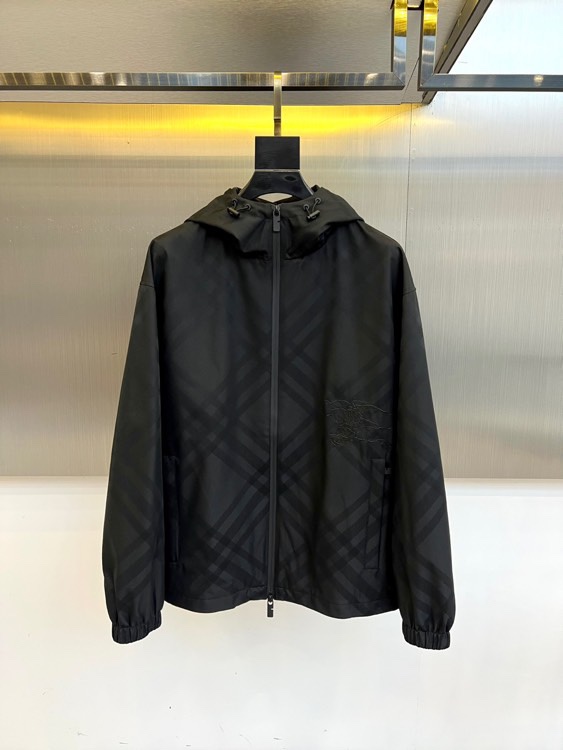 NO:519758,Mainly recommended Burberry, 25FW new diamond matte men's hooded long-sleeved cotton/thin cotton jacket. BUR's latest special material, memory fabric, also called memory cloth, refers to fabrics with morphological memory functions, which instantly kills all versions on the market. It can only be said that it is not a level at all. Whether it is material, detail restoration and craftsmanship, you are not afraid of any challenges. Just to contribute wonderful products to everyone. As always, it is consistent. A style that implements the core concept of BUR tightly ties the plaid and fashion, always maintains perfection, a simple but not simple design style, perfectly meets the outfit you need in daily life. 48-56 (model 173, 143 catties upper body 50 sizes), ,burberry,burberry, jackets & coats,hats,alexander wang19860909主推 Bur巴宝莉、25FW新品菱形暗格男士连帽长袖夹棉/薄棉夹克.BUR最新研发的特殊材质,记忆面料也叫记忆布,是指具有形态记忆功能的面料,秒杀市面上一切版本,只能说根本就不是一个级别的存在,不管是材质还是细节还原度以及工艺制作方面,不惧任何挑战,只为给大家奉献绝妙产物一如既往,始终如一,贯彻了BUR核心理念的一个款式将格纹与时尚紧紧的捆绑在一起,时刻保持完美,简约而不简单的的设计风格,完美的满足了你日常所需要的穿搭.48-56（模特173,143斤上身50码）,,burberry,burberry,jackets & coats,hats,alexander wang,Men's clothing