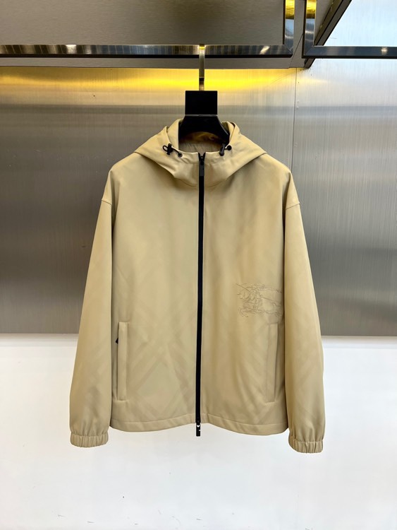 NO:503645,Burberry, 25FW new diamond matte men's hooded long-sleeved cotton/thin cotton jacket. BUR's latest special material, memory fabric, also known as memory cloth, refers to fabrics with morphological memory functions, which instantly kills all versions on the market. It can only be said that it is not a level at all. Whether it is material, detail restoration and craftsmanship, you are not afraid of any challenges. Just to contribute wonderful products to everyone. As always, it is consistent. A style that implements the core concept of BUR tightly ties the plaid and fashion, always maintains perfection, a simple but not simple design style perfectly meets the outfit you need in daily life. 48-56 (model 173, 143 catties upper body 50 sizes), ,burberry,burberry, jackets & coats,hats,alexander wang19860909Bur巴宝莉、25FW新品菱形暗格男士连帽长袖夹棉/薄棉夹克.BUR最新研发的特殊材质,记忆面料也叫记忆布,是指具有形态记忆功能的面料,秒杀市面上一切版本,只能说根本就不是一个级别的存在,不管是材质还是细节还原度以及工艺制作方面,不惧任何挑战,只为给大家奉献绝妙产物一如既往,始终如一,贯彻了BUR核心理念的一个款式将格纹与时尚紧紧的捆绑在一起,时刻保持完美,简约而不简单的的设计风格,完美的满足了你日常所需要的穿搭.48-56（模特173,143斤上身50码）,,burberry,burberry,jackets & coats,hats,alexander wang,Men's clothing