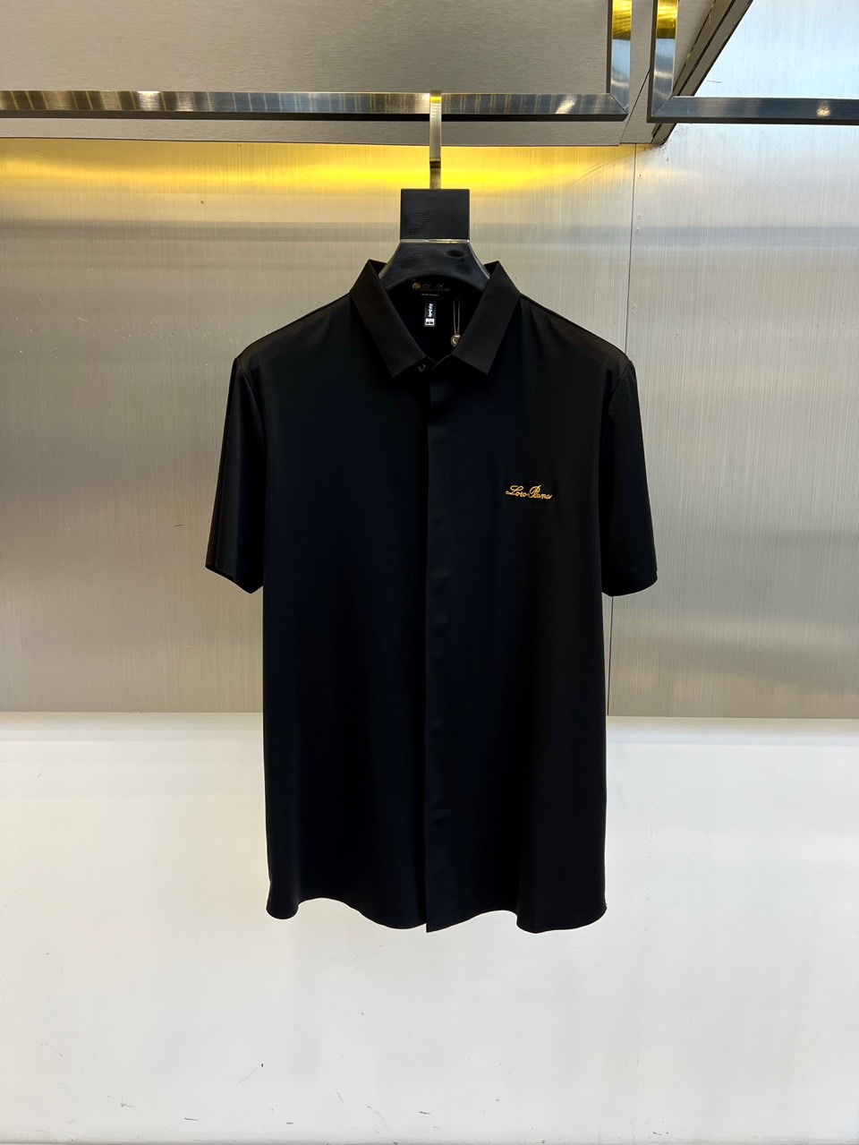 NO:503648,LP, 2025 summer lapel cardigan short sleeves, simple style, main fabric comfortable, must-have old money style items in midsummer, business style, high-quality men's summer must-have. Size 48-58 (model 173-pound upper body 50 sizes), loro piana, T-shirt, alexander wang19860909LP、2025夏款翻领开衫短袖、简约风格、主打面料舒适、盛夏时节必备老钱风单品、商务范、优质男夏季必备.尺码48-58（模特173-斤上身50码）,,loro piana,T-shirt,alexander wang,Men's clothing