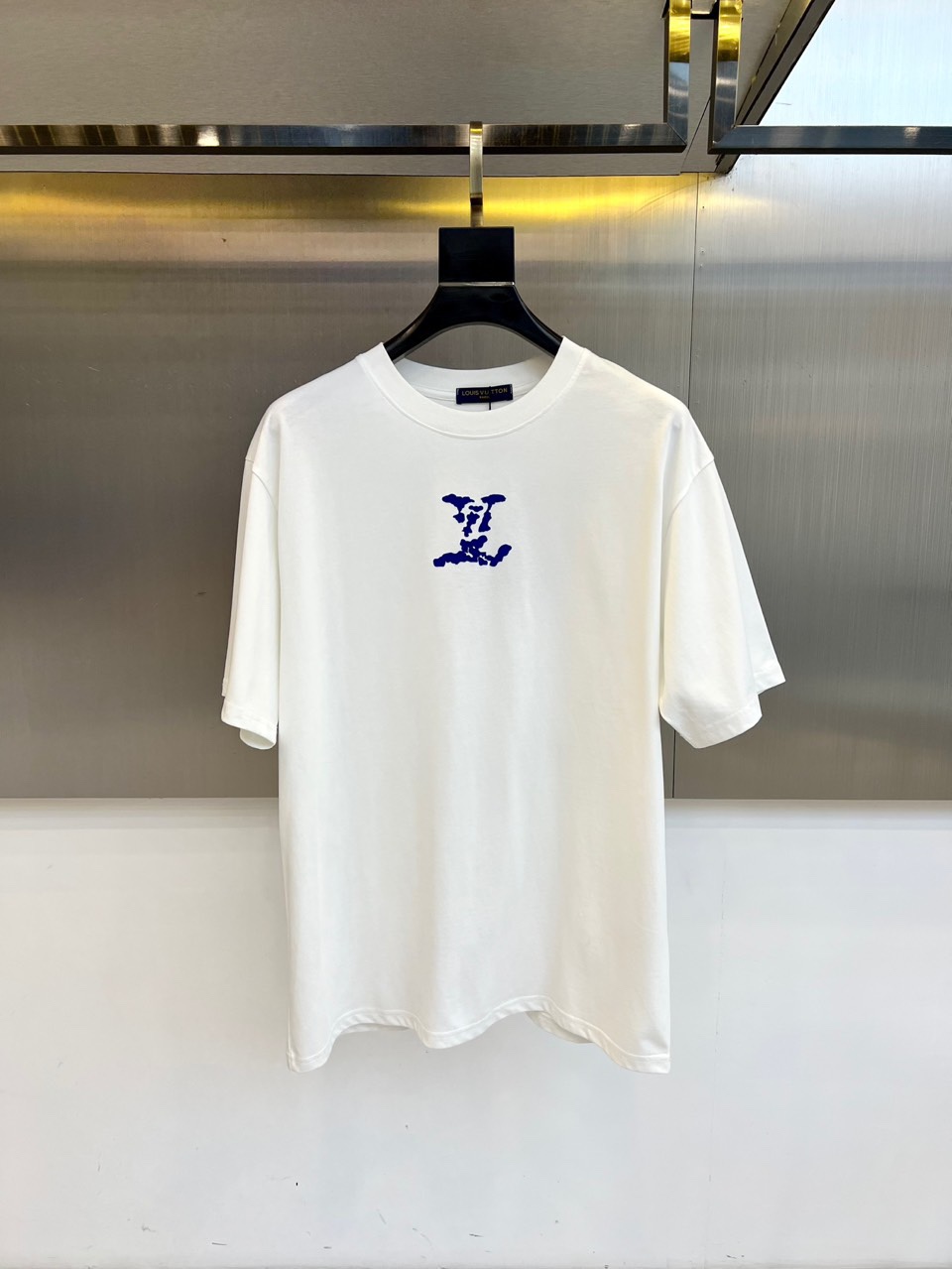 NO:505225,1v, 2025 new men's short-sleeved T-shirt, custom-made fabrics for customers, the fabric is smooth and delicate and has a texture, and the comfort and breathability of the body are very superior. It is comfortable and has no sense of stuffiness, allowing you to experience the ultimate and enjoyable wearing experience!  The details are extremely perfect, impeccable, the upper body effect is excellent, very eye-catching, and the return rate is unquestionable. The excellent item in the closet that improves vision is very handsome whether it is worn inside or alone!  S-2XL (model 173-140 catties upper body M size), T-shirt,tees,t-shirt,alexander wang198609091v、2025新款男短袖T恤,选用客供进口定制面料,面料织纹平顺细腻且富有质感,着身的舒爽和透气吸湿性都非常的优越,贴肤舒适无闷热感,让你体验到极致享受的穿着体验！细节极致完美,无可挑剔,上身效果非常出色,非常招眼吸睛,回头率毋庸置疑,衣橱里改良视觉的绝佳单品,无论内搭还是单穿都爆帅十足！S-2XL（模特173-140斤上身M码）,,T-shirt,tees，t-shirt,alexander wang,Men's clothing