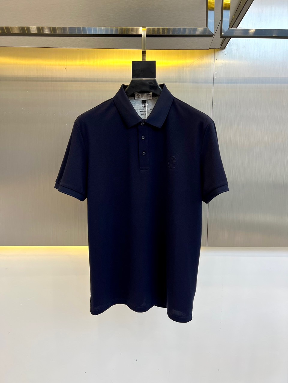 NO:506678,BC and s classic iconic logo embellishment elements, classic fashion lapel, Polo shirt short sleeves, trading company channel orders, simple and elegant, fashionable and versatile, and the quality is even more unstriking!  The imported fixed-woven pure cotton bead mesh fabric is used, which is soft, straight, stylish, breathable and comfortable. The upper body has a good drooping feeling and is not easy to deform! It is even less likely to fade! A clean and refreshing foundation. The POLO shirt style is small and crisp pointed collar, and the armband design uses the three-dimensional craftsmanship of the brand logo, which perfectly combines leisure and business!  Fashionable and versatile!  M-4XL (model 173, 143 catties upper body L size), T-shirt, alexander wang19860909BC、s经典标志性Logo点缀元素 经典时尚翻领 Polo衫短袖 ,贸易公司渠道订单,简约大气,时尚百搭,品相更是无法挑剔！选用客供进口定织纯棉珠地网眼面料,柔软挺阔有型、透气舒适.上身垂感好,不易变形!更不易褪色!干净清爽的基础 POLO衫版型,小巧而挺括的尖领有型又时尚,袖标设计运用了品牌logo立体工艺,休闲与商务完美结合！时尚百搭！M-4XL（模特173,143斤上身L码）,,T-shirt,alexander wang,Men's clothing