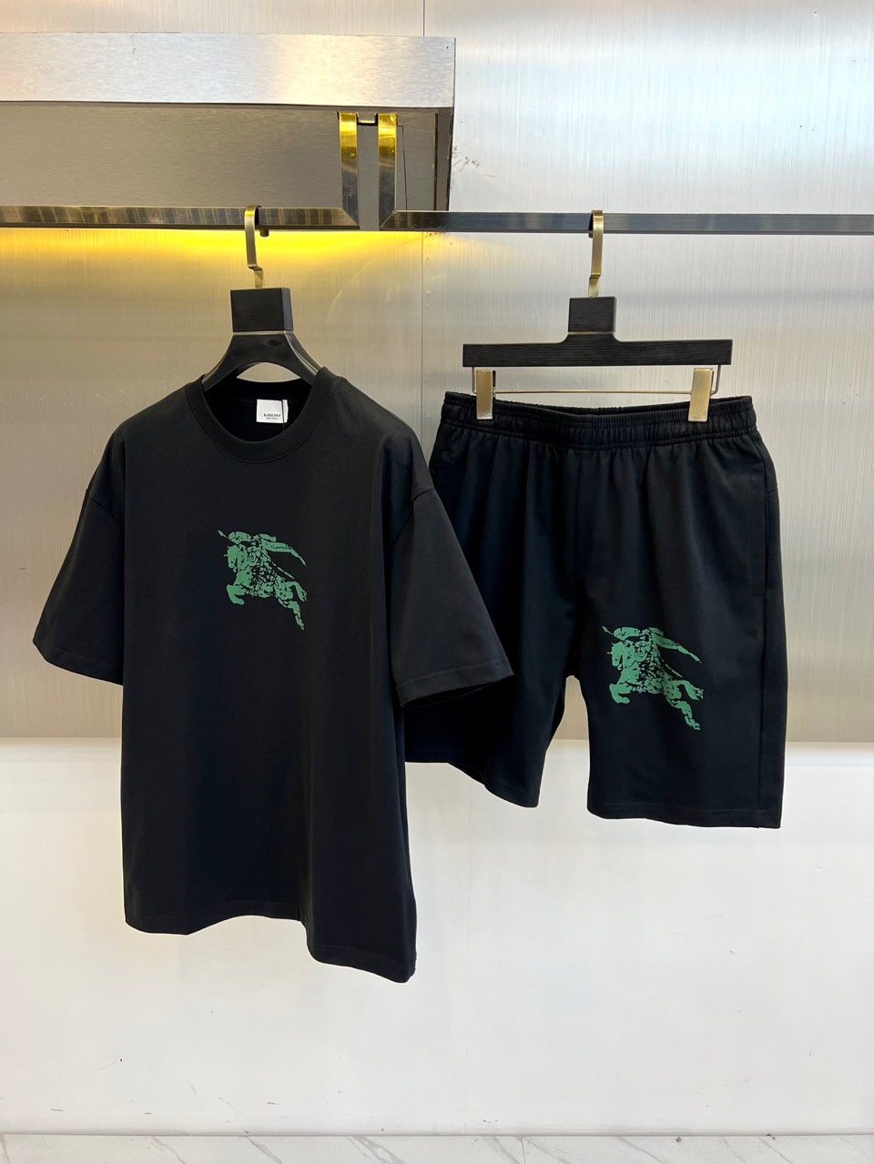 NO:506681,, Burberry, pure cotton set, custom fabric, pure cotton, upper body is transcendent, one size larger, size M-2XL (model 173-140 catties upper body M), ,burberry,alexander wang19860909、 巴宝莉、纯棉套装、定制面料、纯棉、上身超然、偏大一码、尺码M-2XL（模特173-140斤上身M）,,burberry,alexander wang,Men's clothing