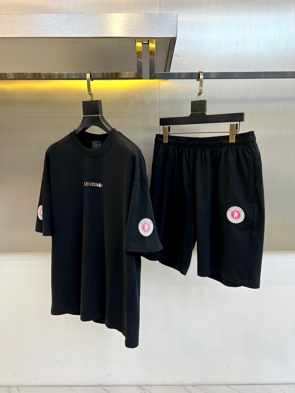 NO:509135,Balenciaga, pure cotton set, customized fabric, pure cotton, upper body transcendent, the last batch of hot sets in spring and summer, size M-2XL (model 173-140 catties upper body L size),, balenciaga, alexander wang19860909巴黎世家、纯棉套装、定制面料、纯棉、上身超然、春夏最后一批爆款套装、尺码M-2XL（模特173-140斤上身L码）,,balenciaga,alexander wang,Men's clothing