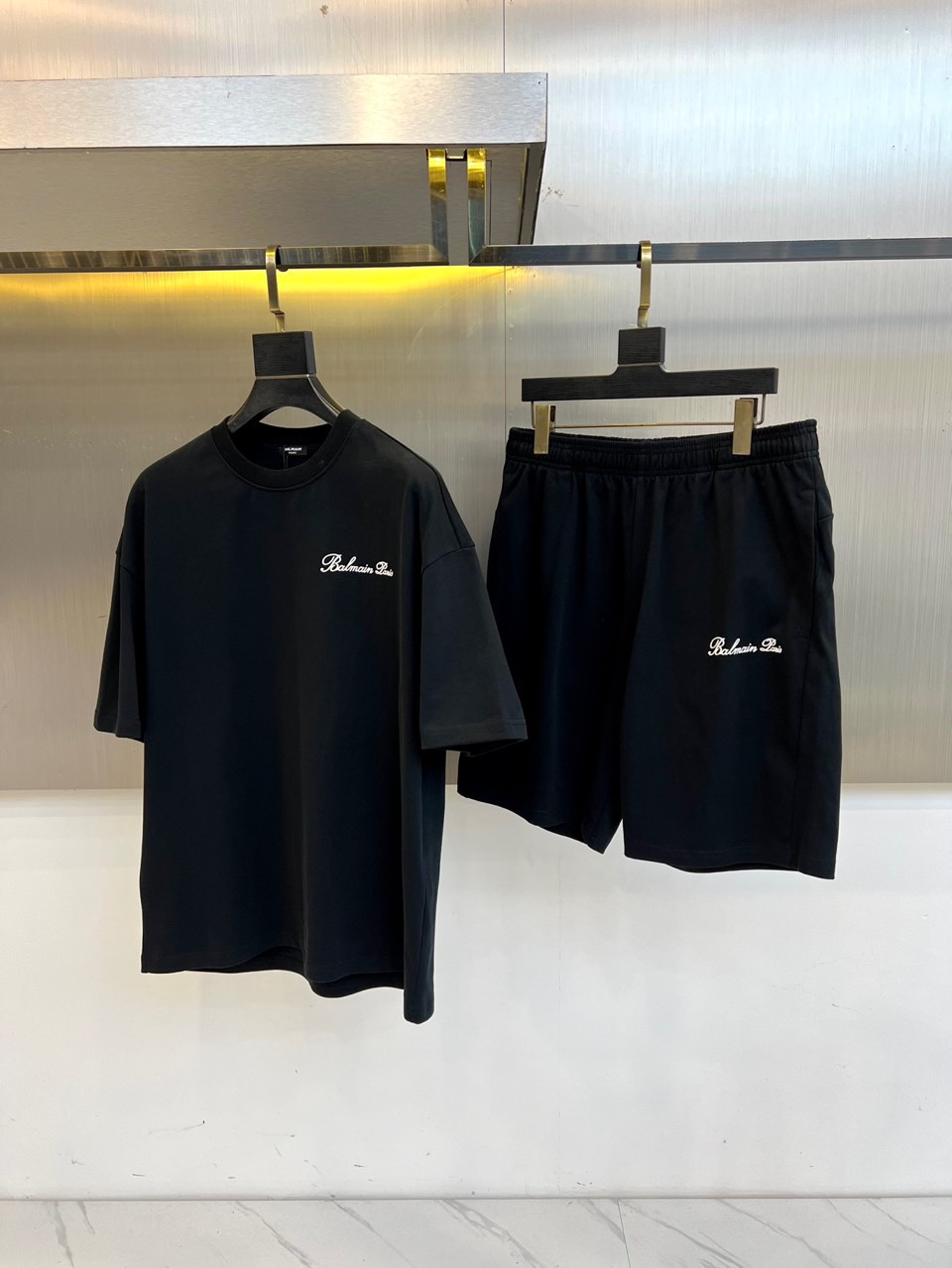 NO:509138,Balmain, pure cotton set, customized fabric, pure cotton, upper body transcendent, the last batch of hot sets in spring and summer, size M-2XL (model 173-140 catties upper body L size), ,balmain,alexander wang19860909巴尔曼、纯棉套装、定制面料、纯棉、上身超然、春夏最后一批爆款套装、尺码M-2XL（模特173-140斤上身L码）,,balmain,alexander wang,Men's clothing