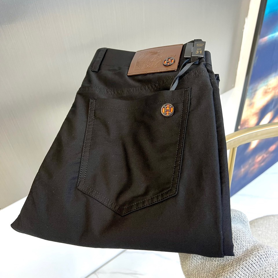 NO:509137,H Hermes, 25ss early spring new men's business plus velvet thickened casual pants, platinum-grade perfect quality, direct nature, extremely awesome, a small elastic fabric casual pants, is a rare beauty in the industry in recent years. The quality craftsmanship, fabrics and accessories subvert the imagination, the details are exquisite and exquisite, and the original elastic cotton fabric is customized!  Creates unruly and tough personality colors, and the unique logo adds a lot of points, clever and exquisite. The tailoring and design continue the Italian modern simplicity and ability, bringing the tone of fashion aesthetics to the extreme. 29-38, No 37 (please report waist circumference if order),, hermes, alexander wang19860909H爱马仕、25ss早春新款男士商务加绒加厚休闲裤西裤,白金级完美品相,直接入性质,极为牛掰的一款微弹面料休闲裤,是业界近年罕见的尤物,品质工艺与面料、辅件颠覆想象,细节相当精湛考究,定制原版弹力棉面料！塑造出不羁和硬朗的个性色彩,独特的标志logo加分不少,巧妙而精致,剪裁与设计延续了意式的现代简洁与干练,将时装美学的基调发挥到极致.29-38,无37（下单请报腰围）,,hermes,alexander wang,Men's clothing