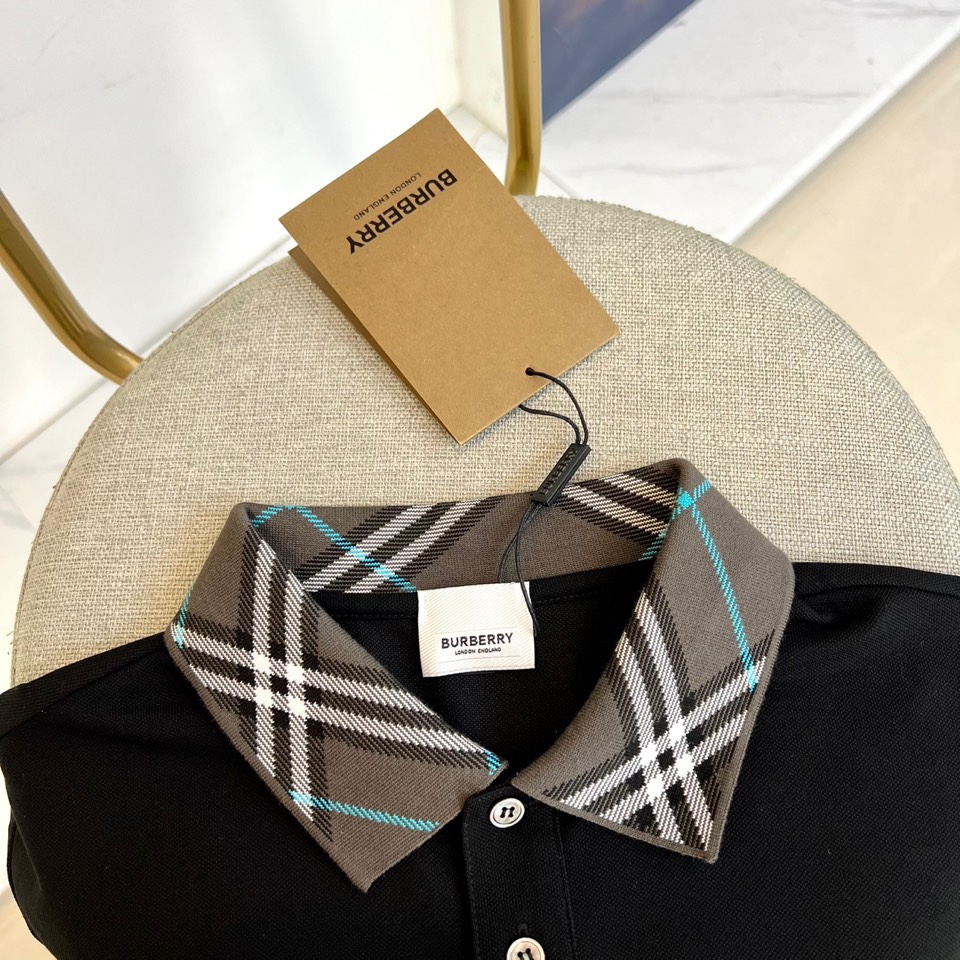 
巴宝莉、2025s经典标志性Logo点缀元素 经典时尚翻领 Polo衫短袖 ，贸易公司渠道订单，简约大