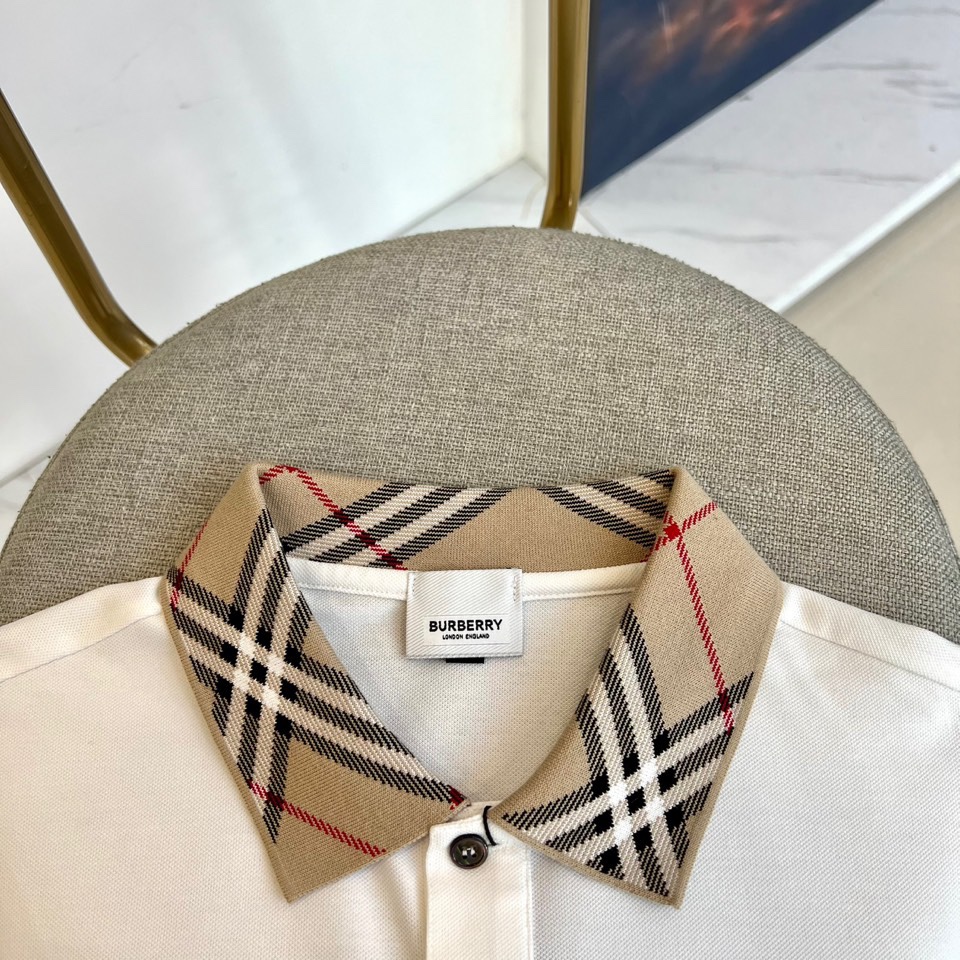 
巴宝莉、2025s经典标志性Logo点缀元素 经典时尚翻领 Polo衫短袖 ，贸易公司渠道订单，简约大