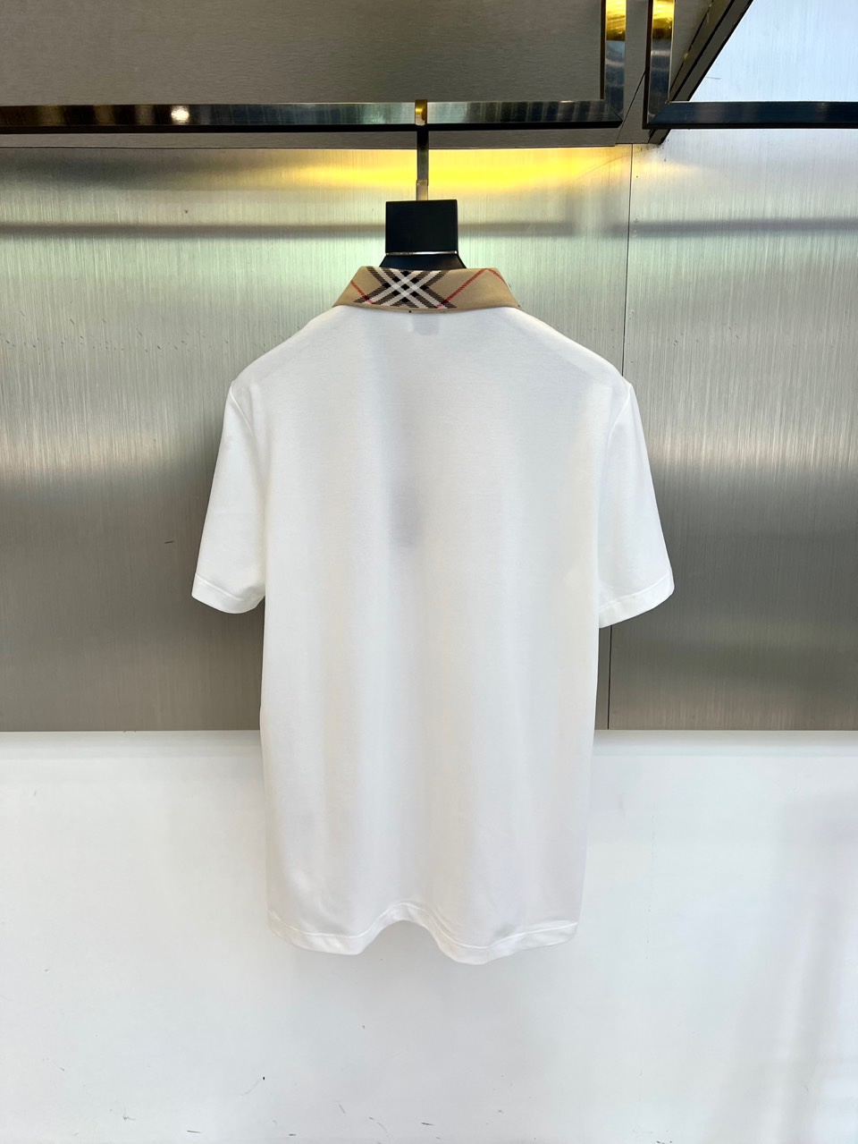 
巴宝莉、2025s经典标志性Logo点缀元素 经典时尚翻领 Polo衫短袖 ，贸易公司渠道订单，简约大