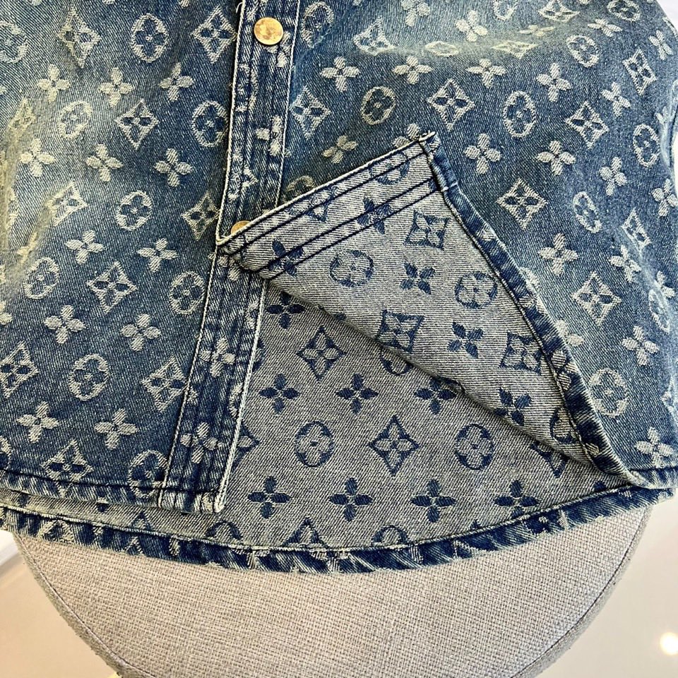 
1v威登、2025早秋新品男装牛仔外套，进口yb面料，质感挺阔，手感顺滑，采用顺滑质感构筑雅致运动廓形