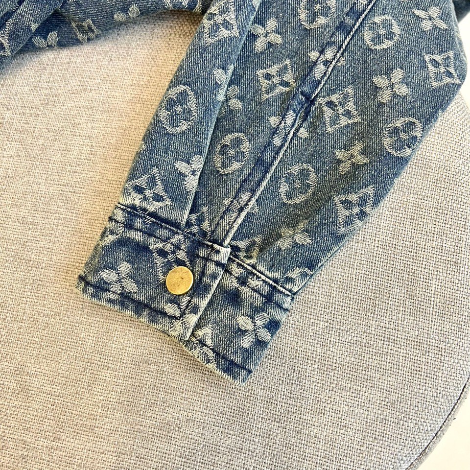 
1v威登、2025早秋新品男装牛仔外套，进口yb面料，质感挺阔，手感顺滑，采用顺滑质感构筑雅致运动廓形