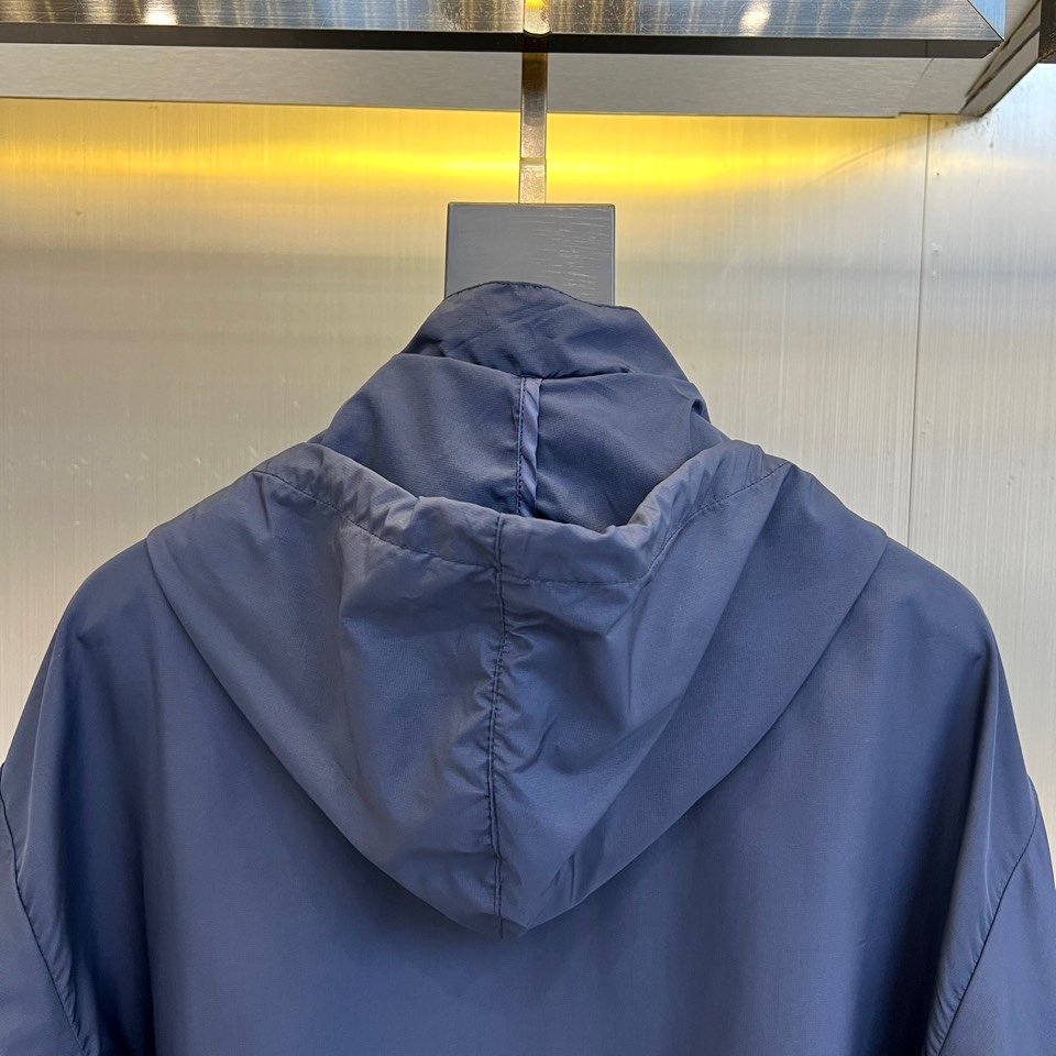 
Arcteryx 始祖鸟、2025男士连帽休闲夹克春夏装薄款外套防晒衣。超轻四面弹力防晒面料，全压胶防