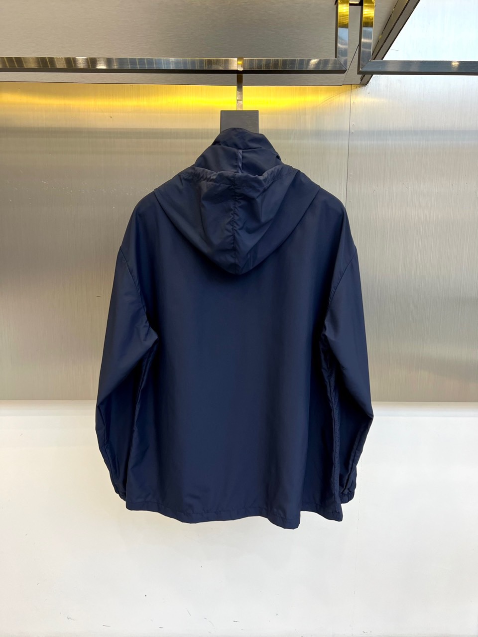 
Arcteryx 始祖鸟、2025男士连帽休闲夹克春夏装薄款外套防晒衣。超轻四面弹力防晒面料，全压胶防