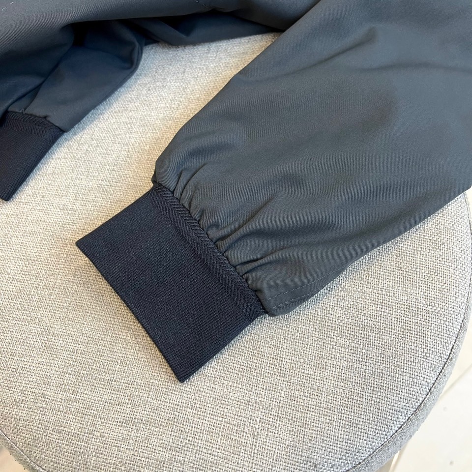 
TF汤姆福特、25s秋冬新品经典哈林顿立领商务休闲新款男士修身简约夹克外套。tf经典立领夹克，背后风琴