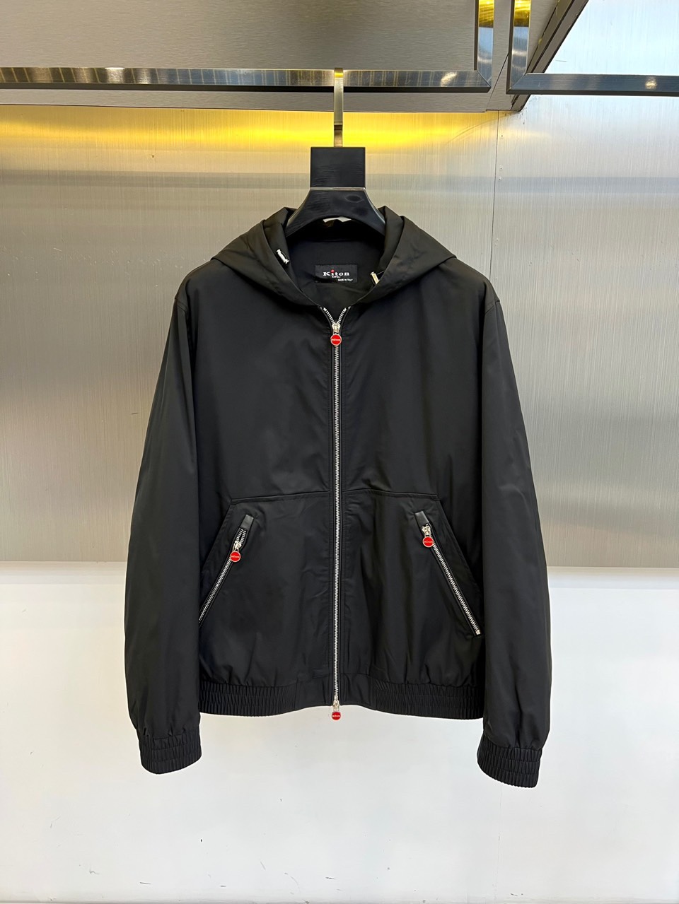 
Kiton 奇顿 2025ss 秋冬新品男士拉链连帽夹克外套，帽子可脱卸， 高奢内敛低调，轻松驾驭不挑