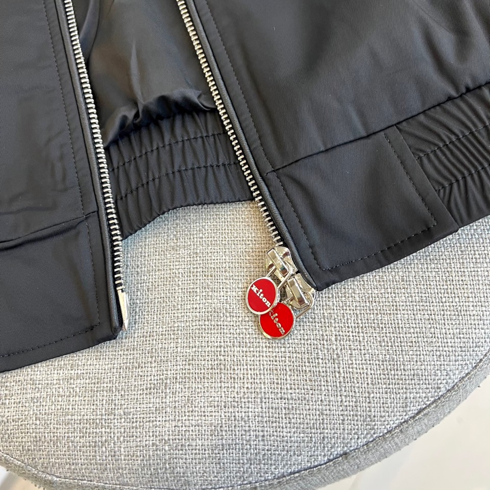 
Kiton 奇顿 2025ss 秋冬新品男士拉链连帽夹克外套，帽子可脱卸， 高奢内敛低调，轻松驾驭不挑