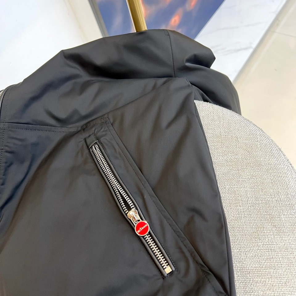 
Kiton 奇顿 2025ss 秋冬新品男士拉链连帽夹克外套，帽子可脱卸， 高奢内敛低调，轻松驾驭不挑