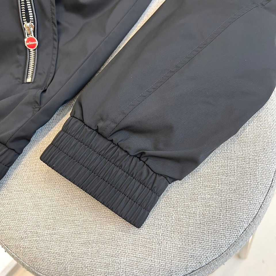 
Kiton 奇顿 2025ss 秋冬新品男士拉链连帽夹克外套，帽子可脱卸， 高奢内敛低调，轻松驾驭不挑