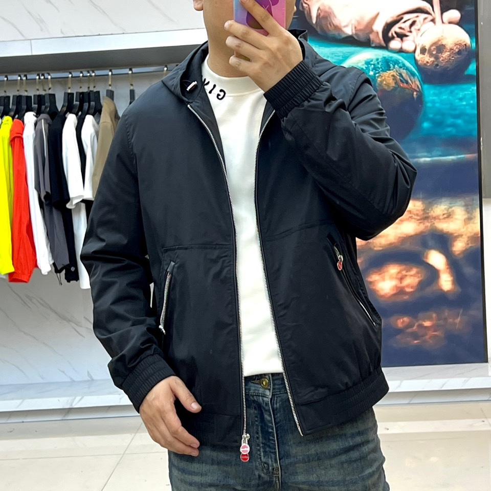 
Kiton 奇顿 2025ss 秋冬新品男士拉链连帽夹克外套，帽子可脱卸， 高奢内敛低调，轻松驾驭不挑
