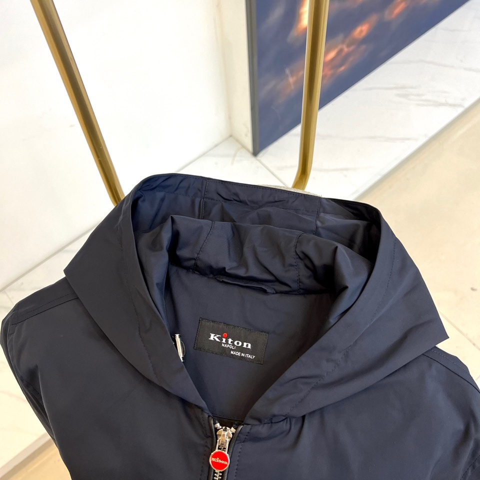 
Kiton 奇顿 2025ss 秋冬新品男士拉链连帽夹克外套，帽子可脱卸， 高奢内敛低调，轻松驾驭不挑