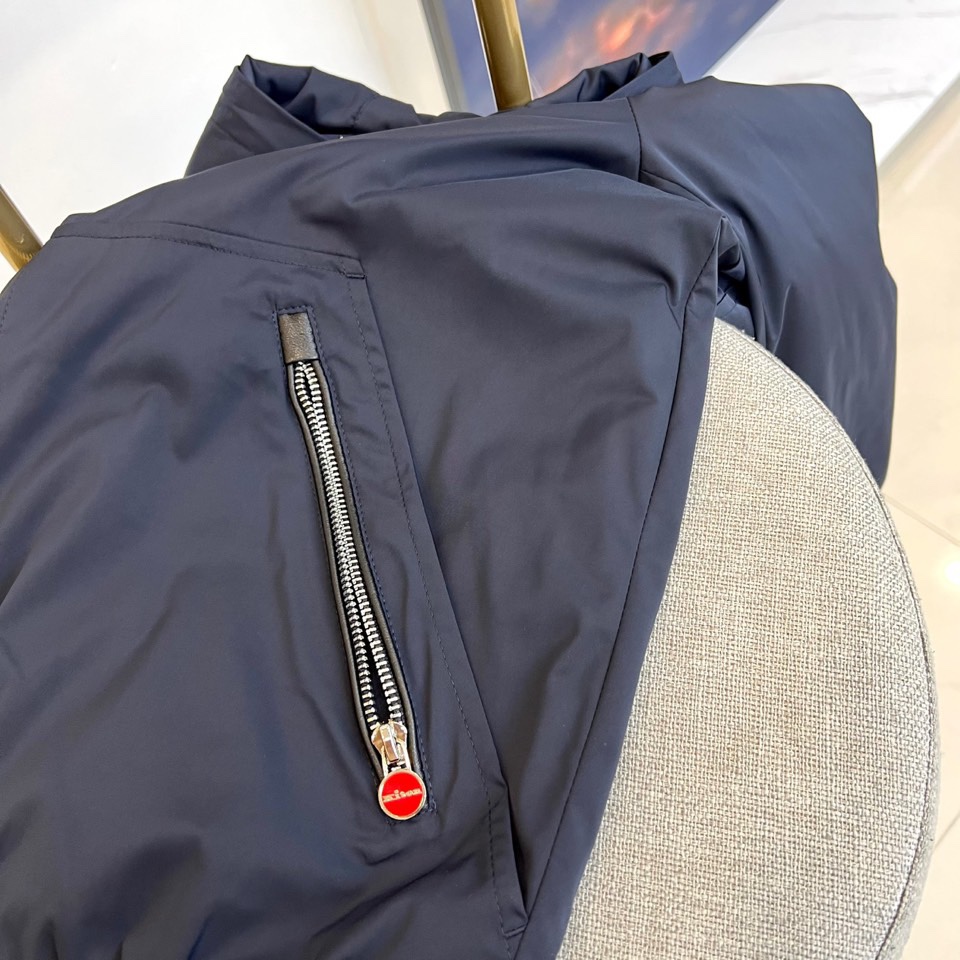
Kiton 奇顿 2025ss 秋冬新品男士拉链连帽夹克外套，帽子可脱卸， 高奢内敛低调，轻松驾驭不挑