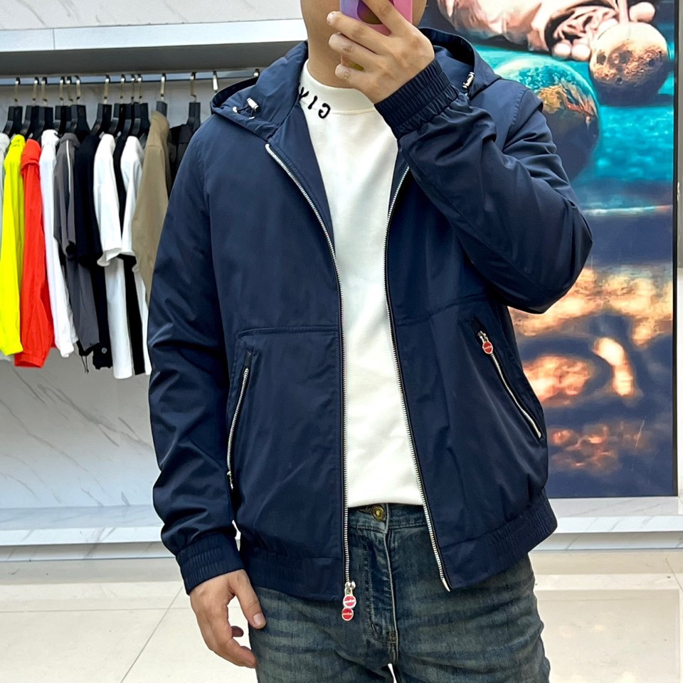 
Kiton 奇顿 2025ss 秋冬新品男士拉链连帽夹克外套，帽子可脱卸， 高奢内敛低调，轻松驾驭不挑