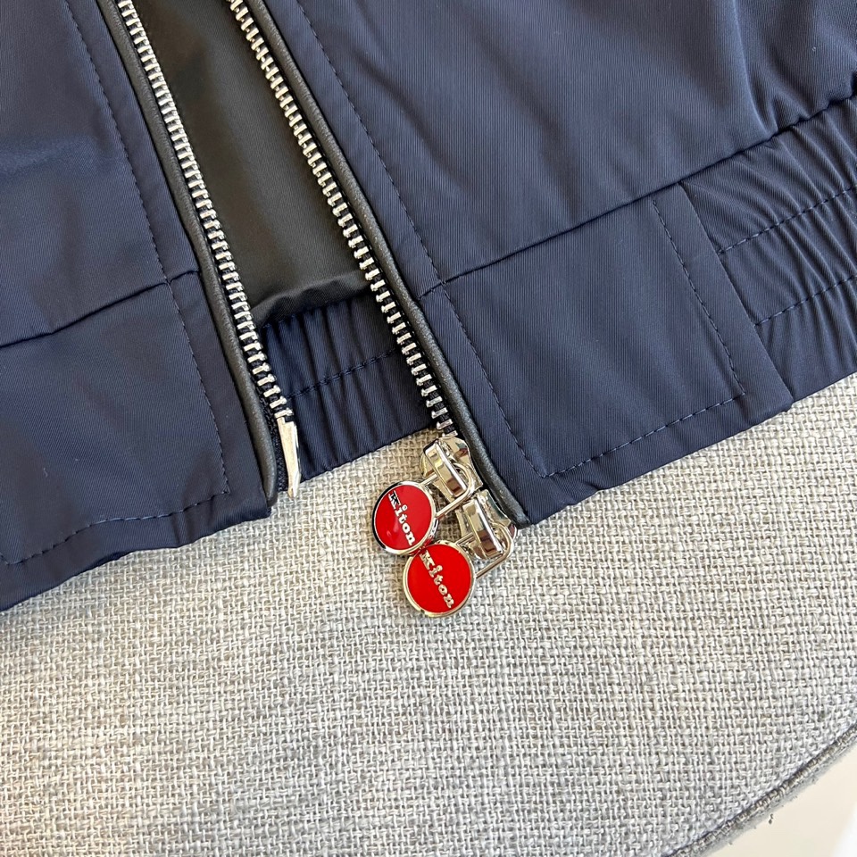 
Kiton 奇顿 2025ss 秋冬新品男士拉链连帽夹克外套，帽子可脱卸， 高奢内敛低调，轻松驾驭不挑