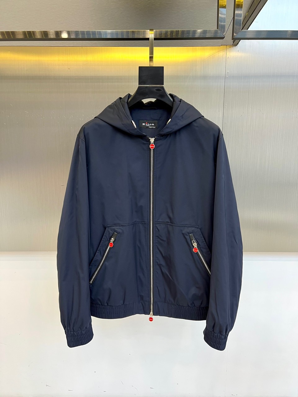 
Kiton 奇顿 2025ss 秋冬新品男士拉链连帽夹克外套，帽子可脱卸， 高奢内敛低调，轻松驾驭不挑