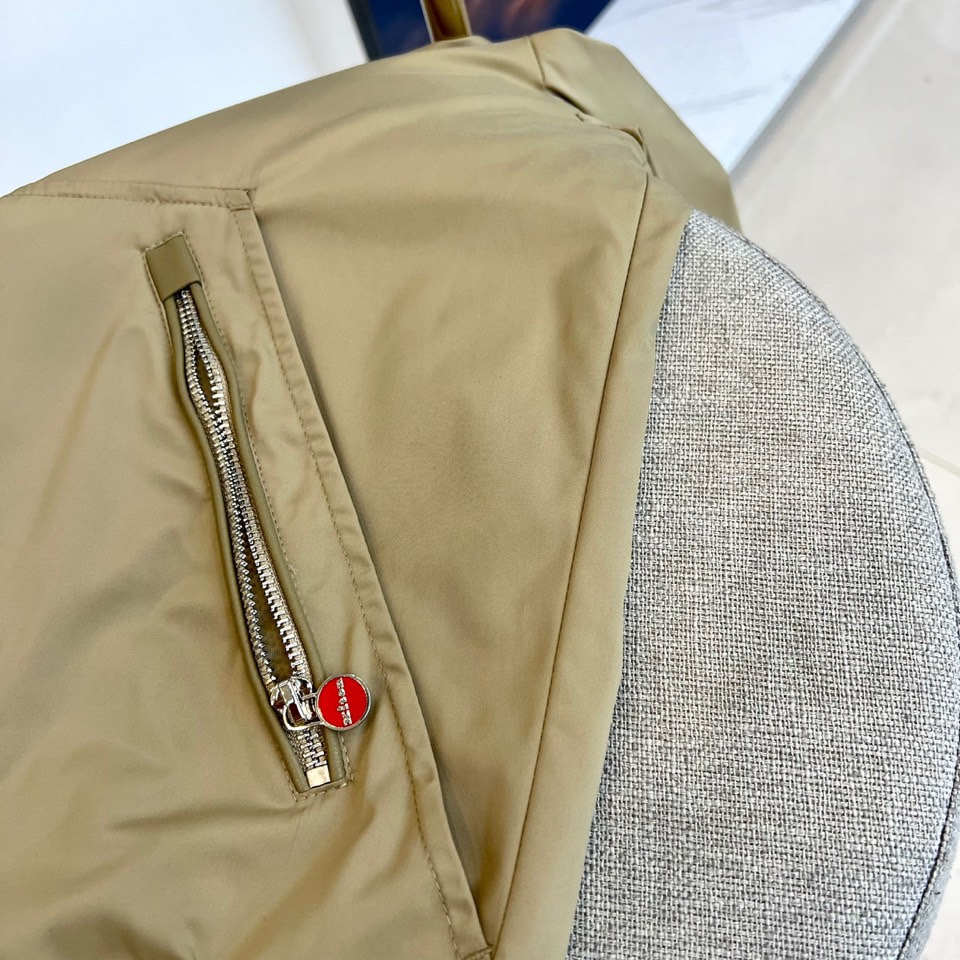 
Kiton 奇顿 2025ss 秋冬新品男士拉链连帽夹克外套，帽子可脱卸， 高奢内敛低调，轻松驾驭不挑