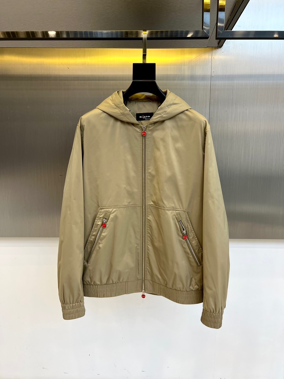 
Kiton 奇顿 2025ss 秋冬新品男士拉链连帽夹克外套，帽子可脱卸， 高奢内敛低调，轻松驾驭不挑