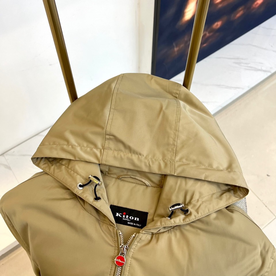 
Kiton 奇顿 2025ss 秋冬新品男士拉链连帽夹克外套，帽子可脱卸， 高奢内敛低调，轻松驾驭不挑