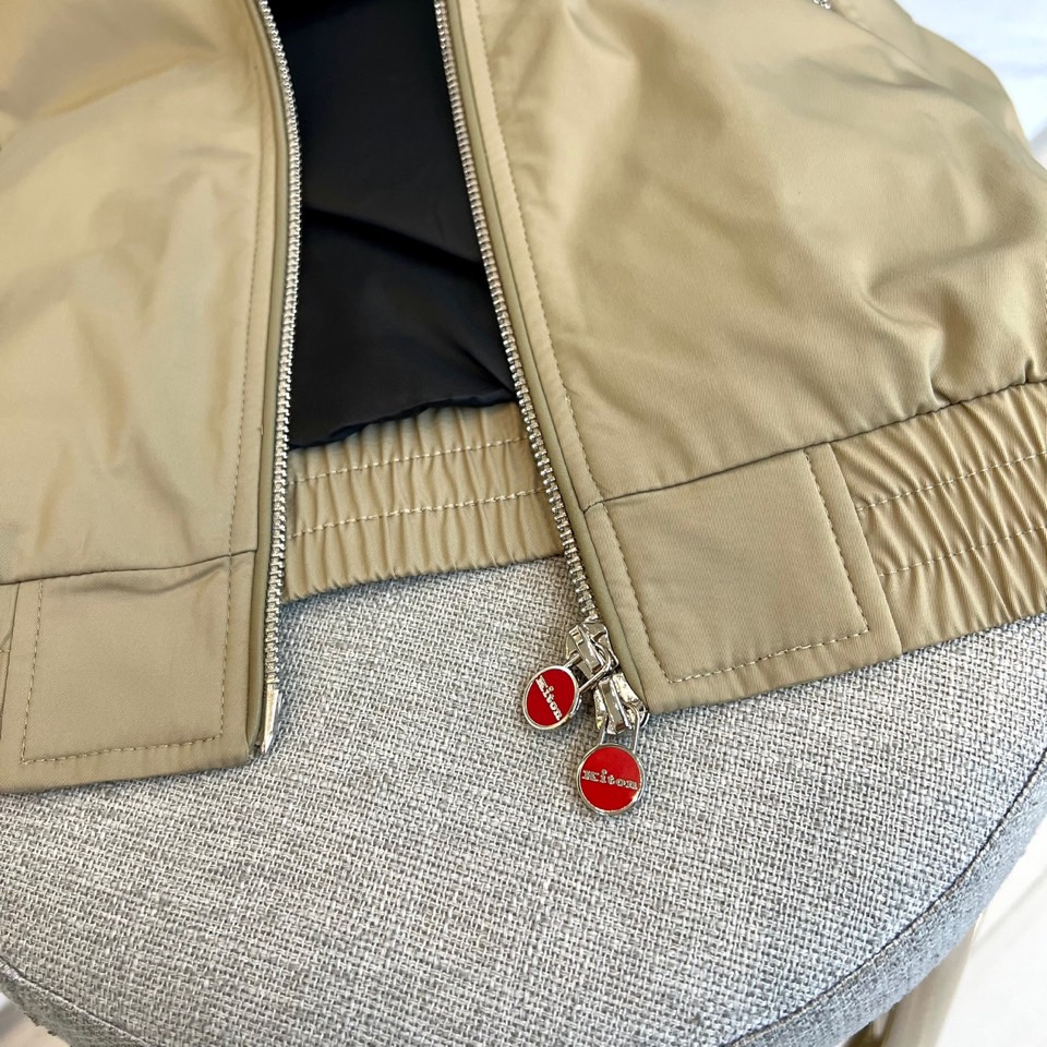 
Kiton 奇顿 2025ss 秋冬新品男士拉链连帽夹克外套，帽子可脱卸， 高奢内敛低调，轻松驾驭不挑