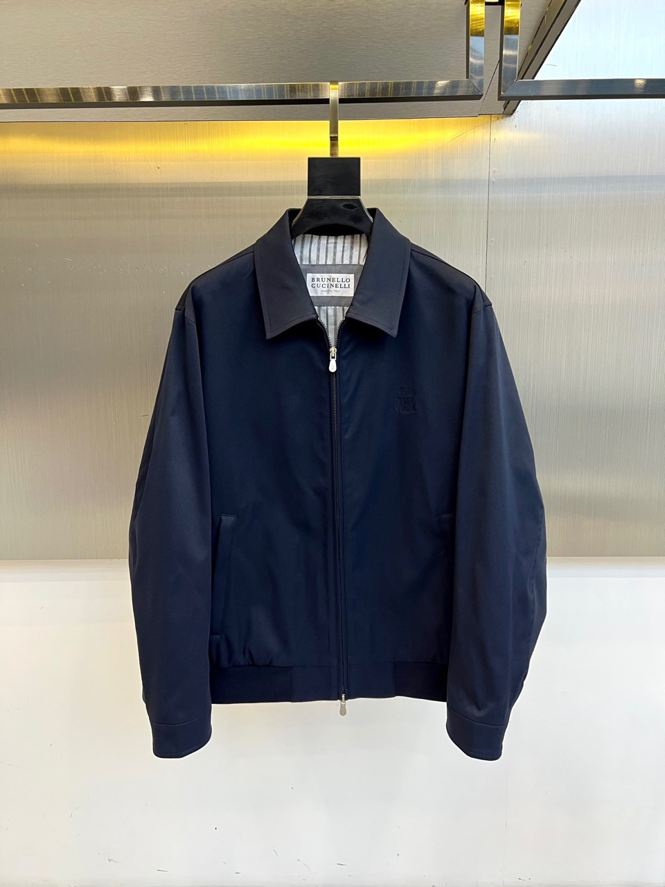 
Brunello cucinelli-BC 2025秋冬新款时尚刺绣商务休闲防风翻领夹克外套。颇具意大