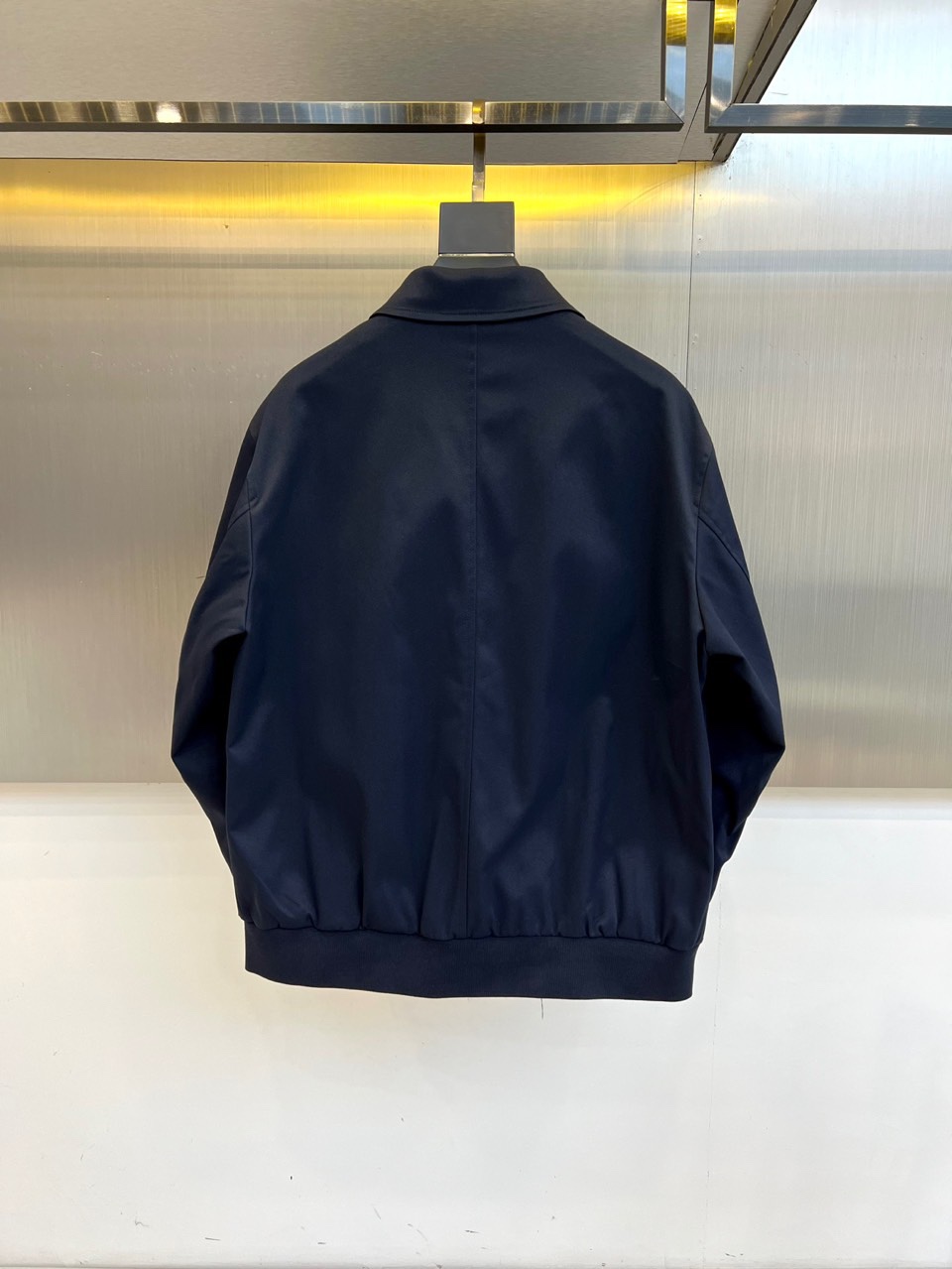 
Brunello cucinelli-BC 2025秋冬新款时尚刺绣商务休闲防风翻领夹克外套。颇具意大